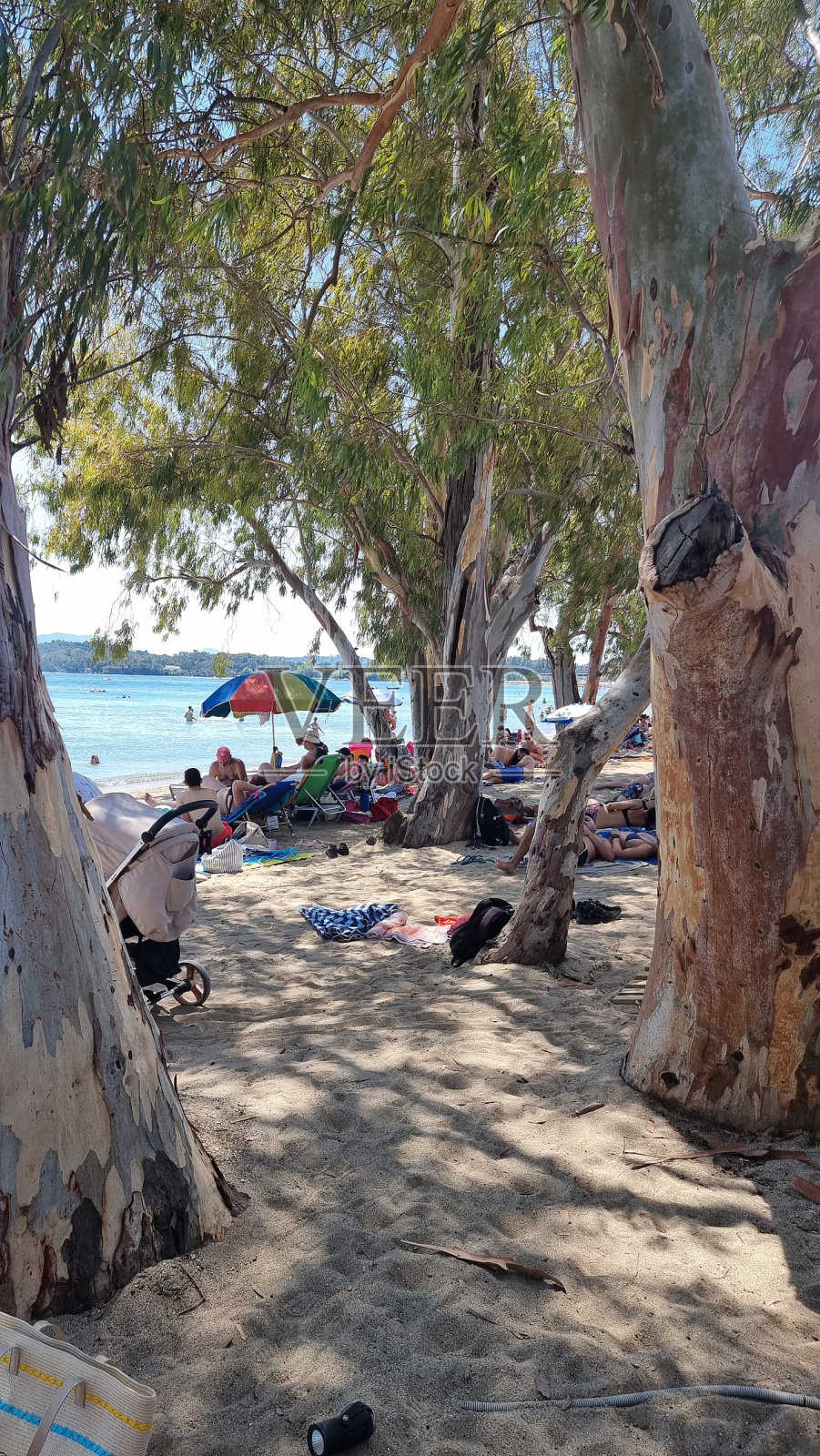 科孚岛达西亚海滩游客照片摄影图片