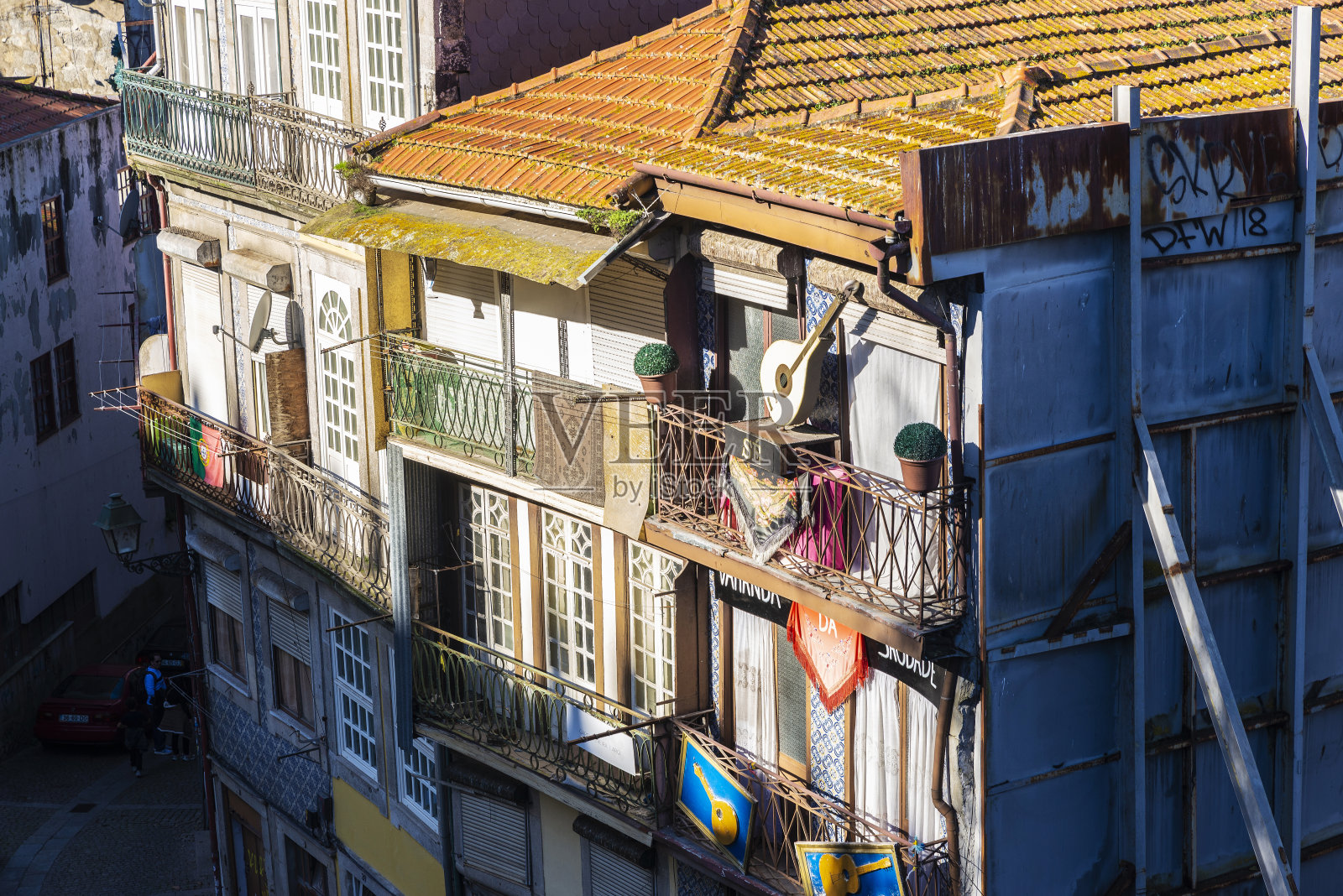 葡萄牙波尔图,古老古典建筑的立面照片摄影图片