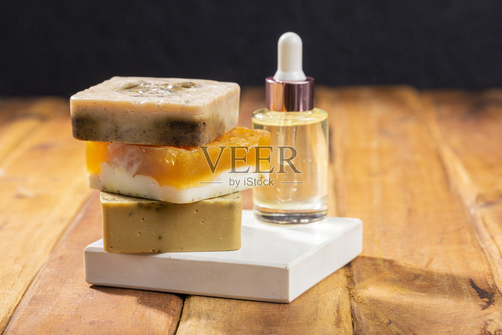 手工香皂，由天然护肤品制成照片摄影图片