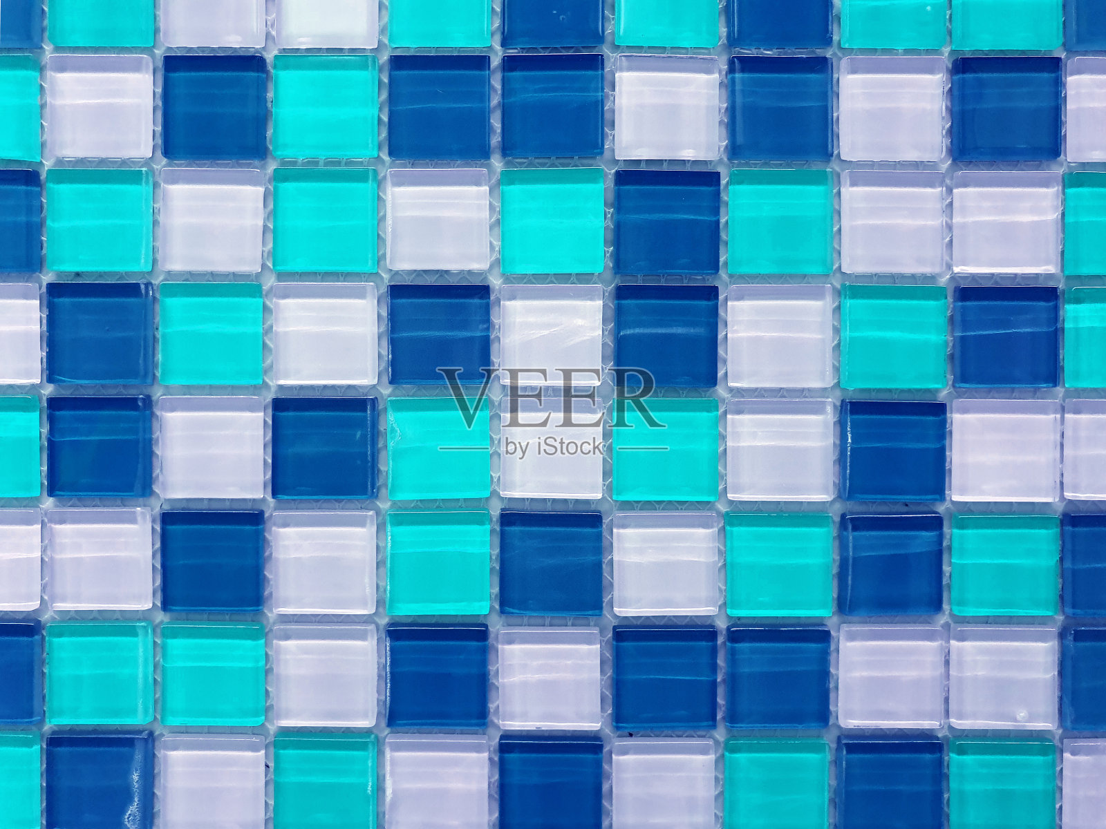 墙壁或地板用五颜六色的瓷砖装饰。照片摄影图片