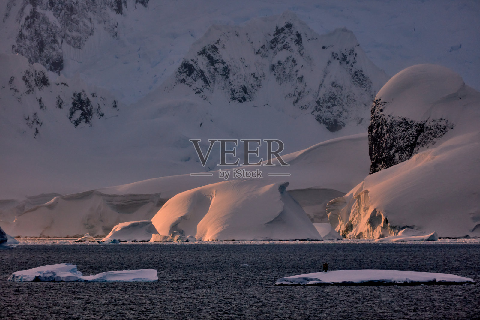 勒梅尔海峡，南极洲照片摄影图片