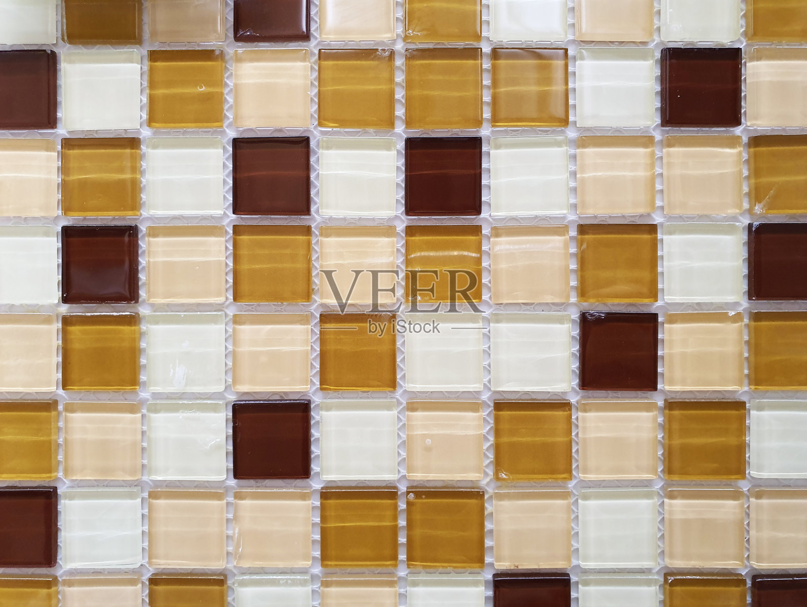 墙壁或地板用五颜六色的瓷砖装饰。照片摄影图片