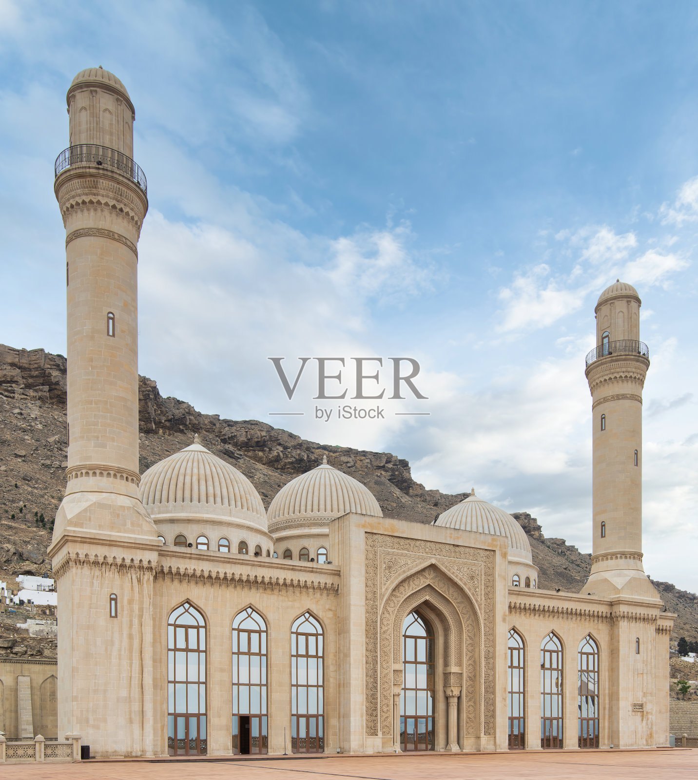 比比-海巴特清真寺，巴库，阿塞拜疆展示了令人惊叹的伊斯兰建筑尖塔，圆顶和复杂的细节照片摄影图片