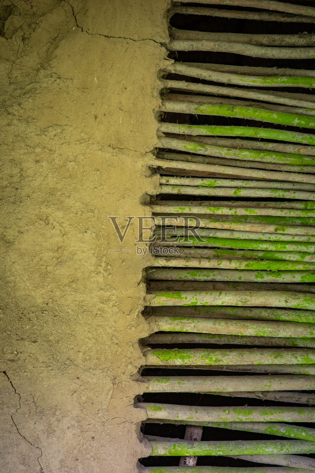 老房子的墙是用树枝做成的照片摄影图片