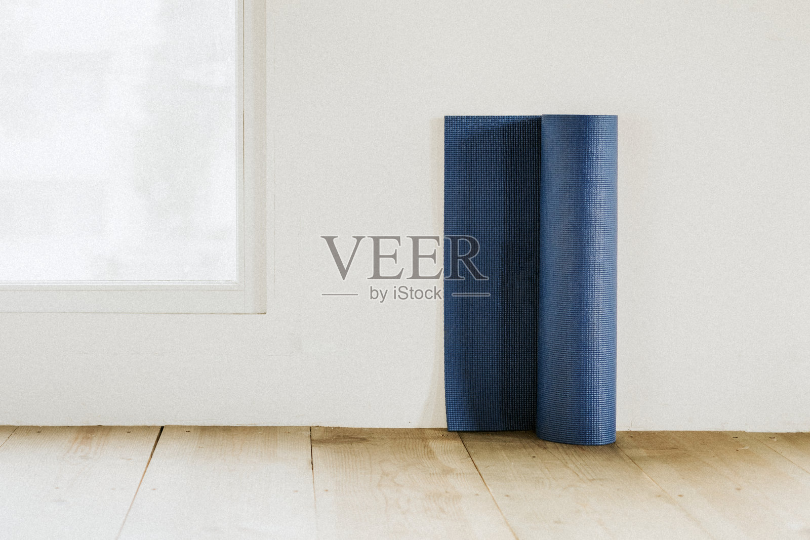 自然光的瑜伽室照片摄影图片