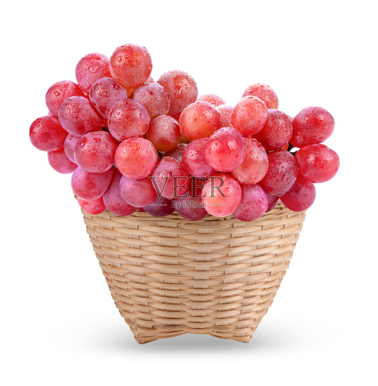 在白色背景上孤立的红葡萄篮照片摄影图片
