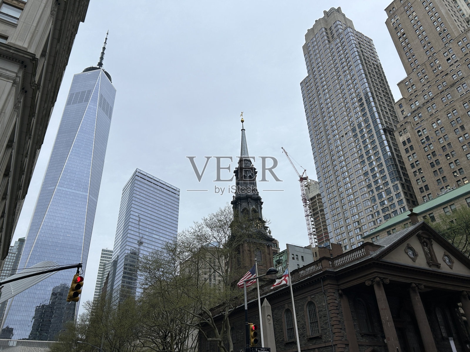 世贸中心旁边的教堂照片摄影图片