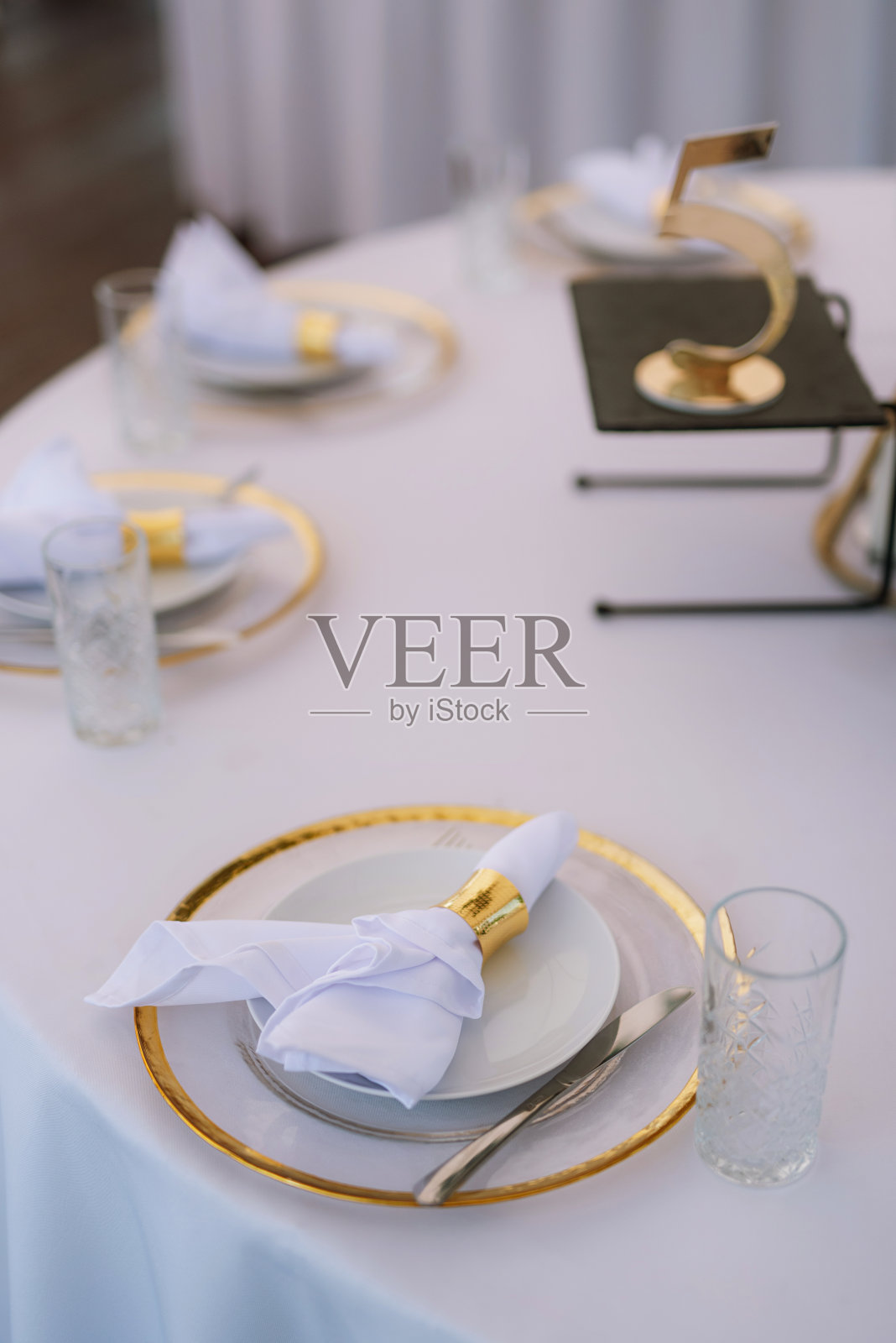 带有装饰元素的婚礼宴会厅照片摄影图片