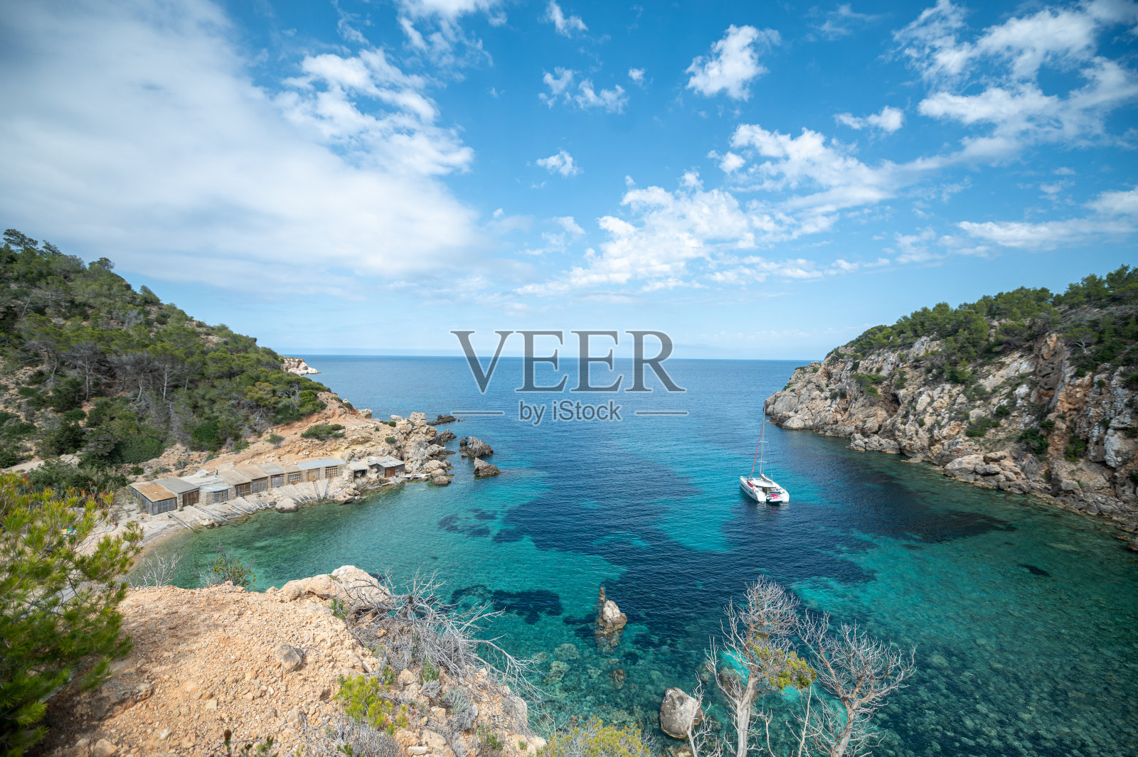 西班牙伊比沙岛的卡拉德恩塞拉海滩。照片摄影图片