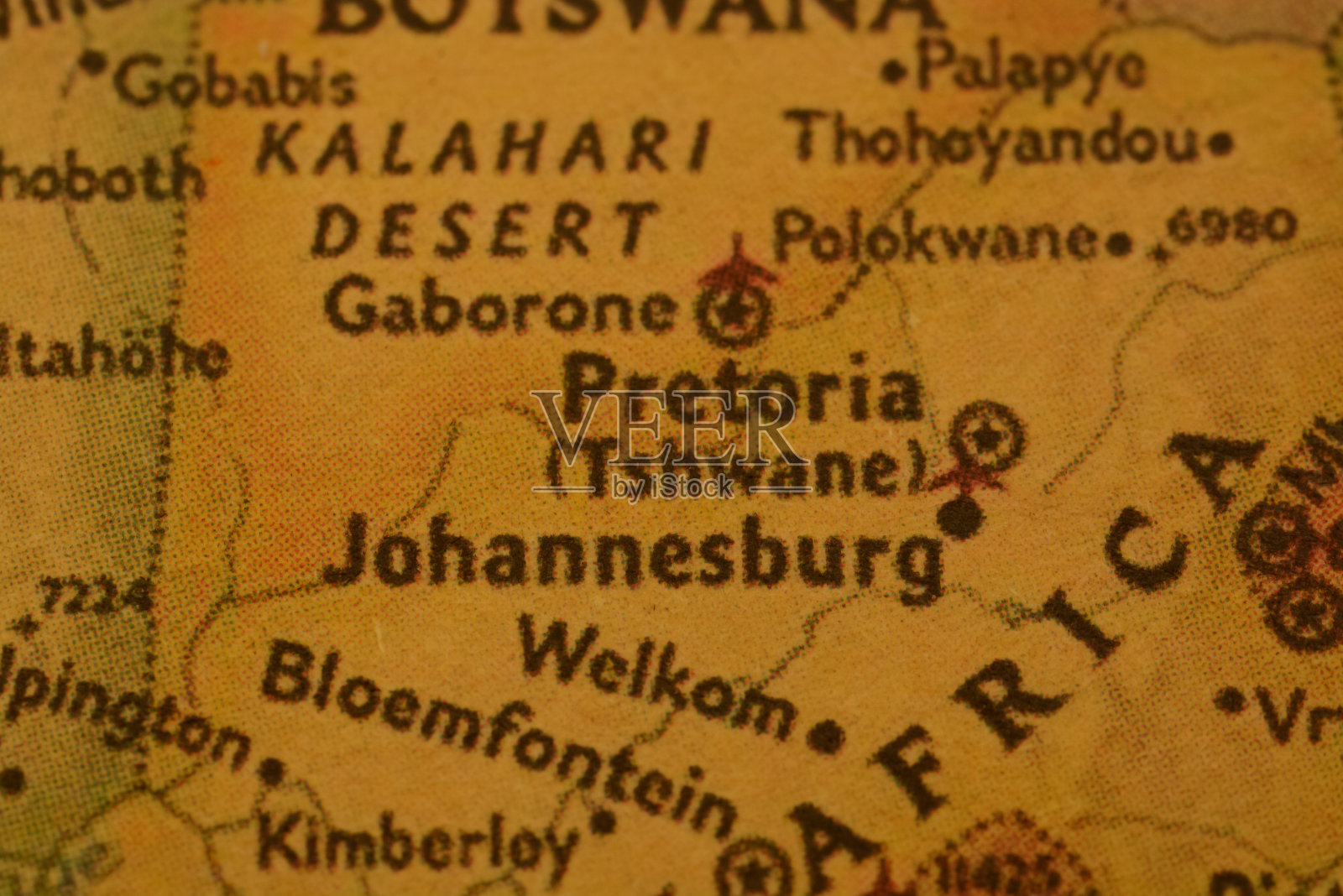 约翰内斯堡在地图上的位置视图。约翰内斯堡位于南非豪登省，是该国最大的城市，也是其经济引擎照片摄影图片