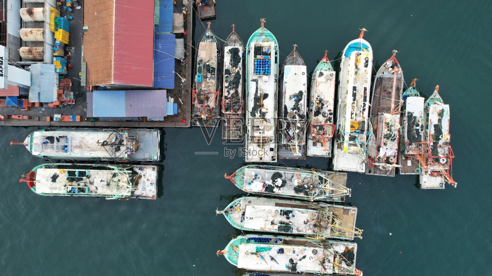 哥打京那巴鲁市中心的海滨地区照片摄影图片