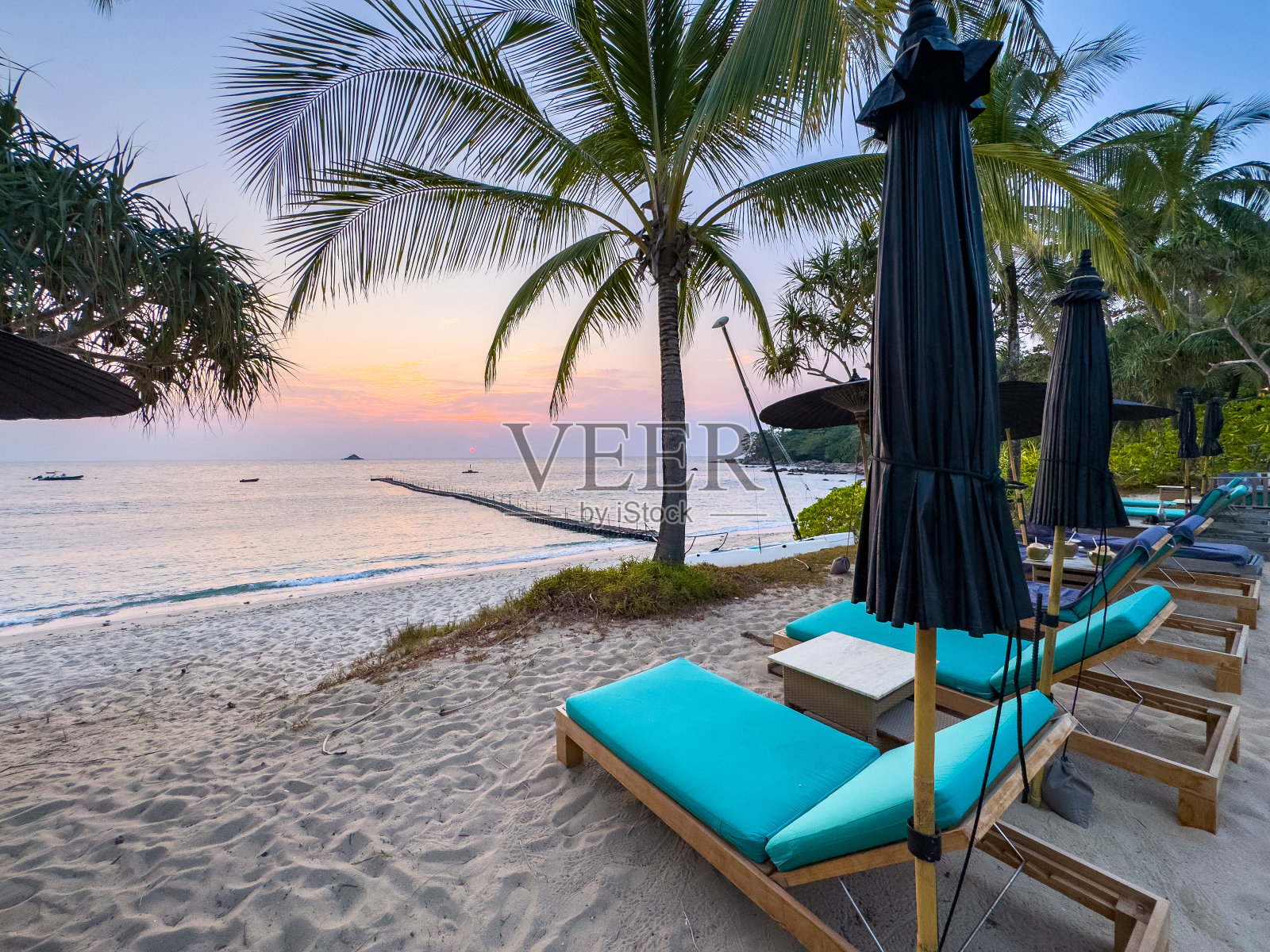 鸟瞰泰国普吉岛邦岛的trisara海滩照片摄影图片