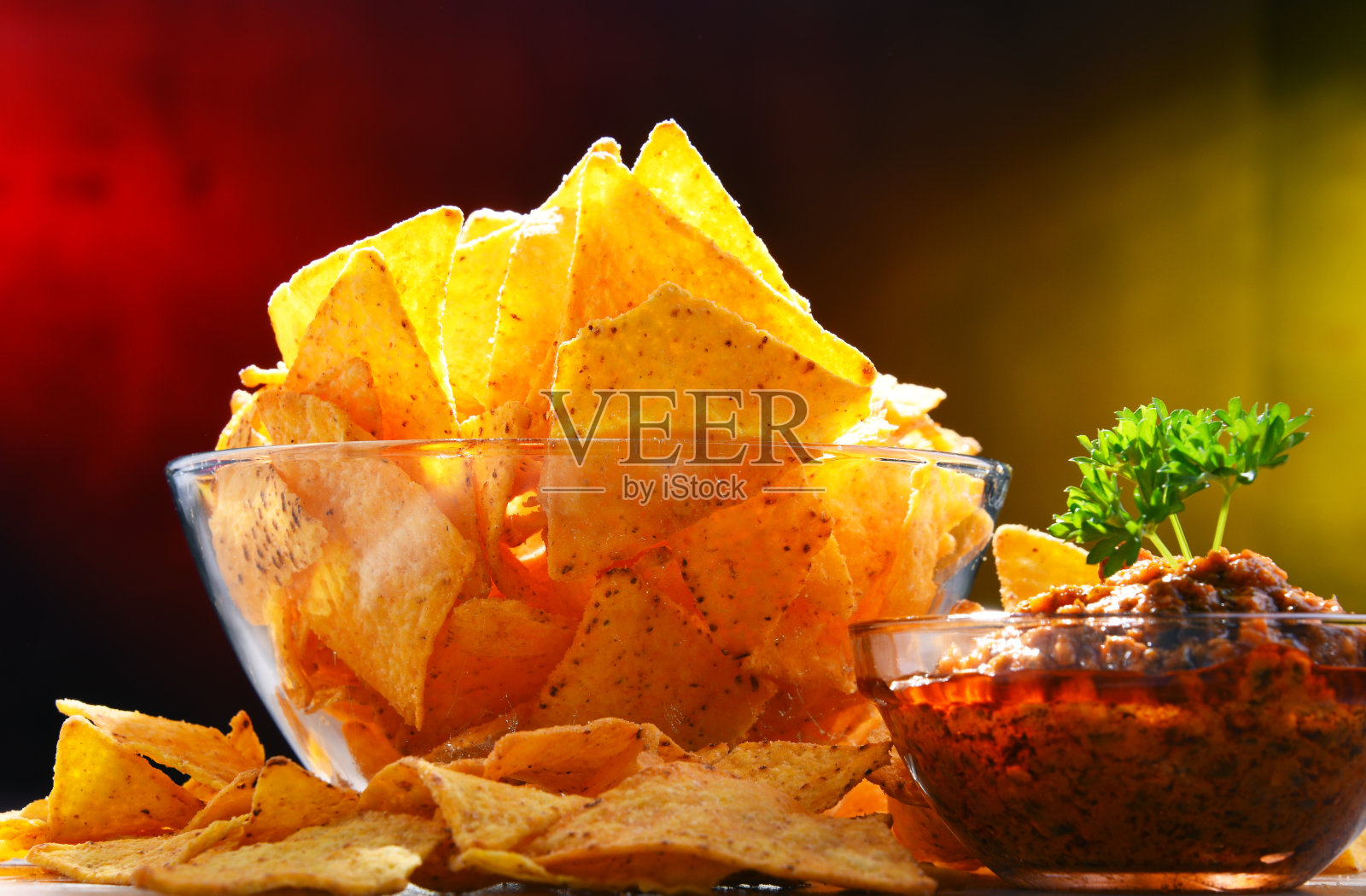 搭配一碗玉米片。照片摄影图片