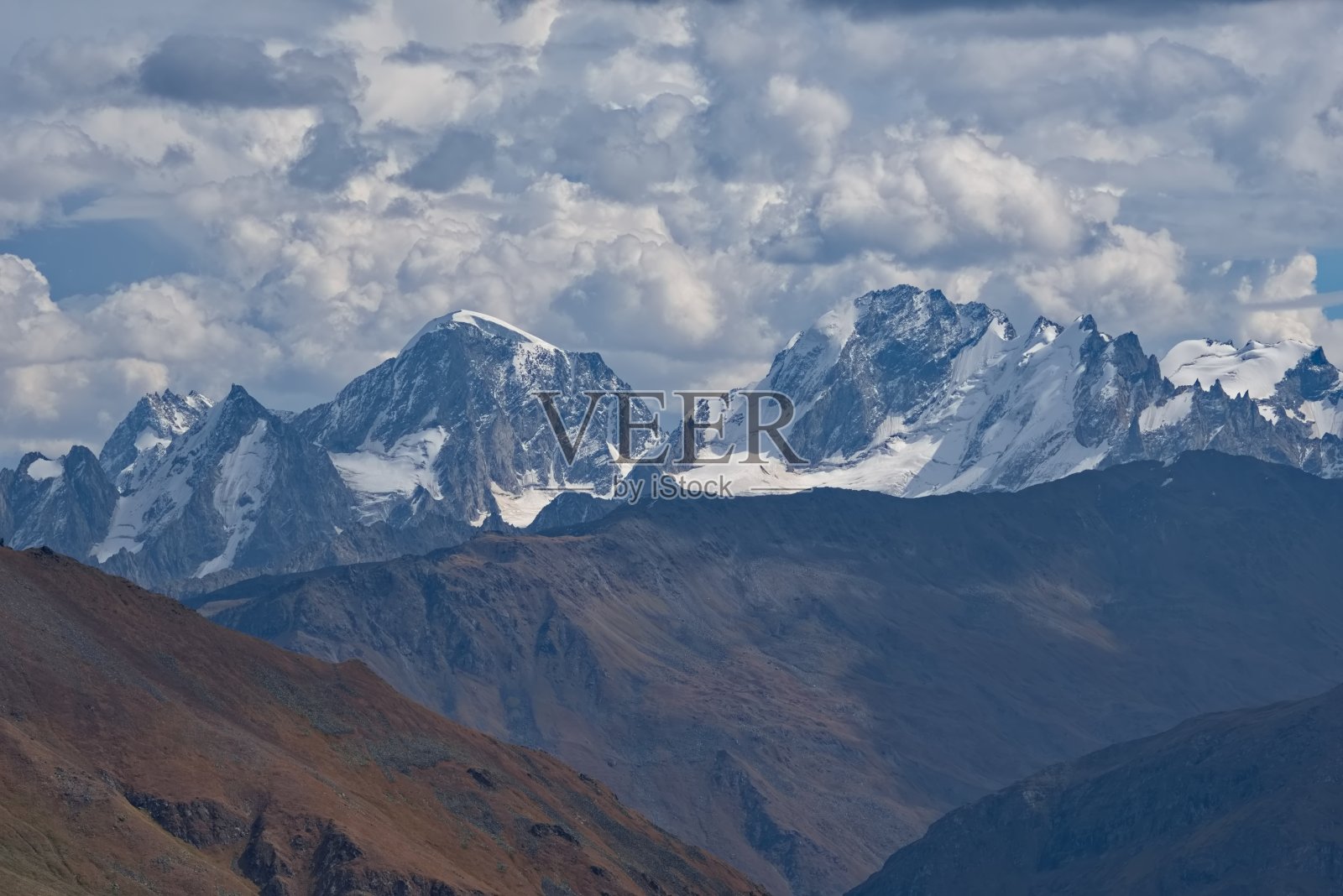 厄尔布鲁士山上令人眼花缭乱的景色照片摄影图片