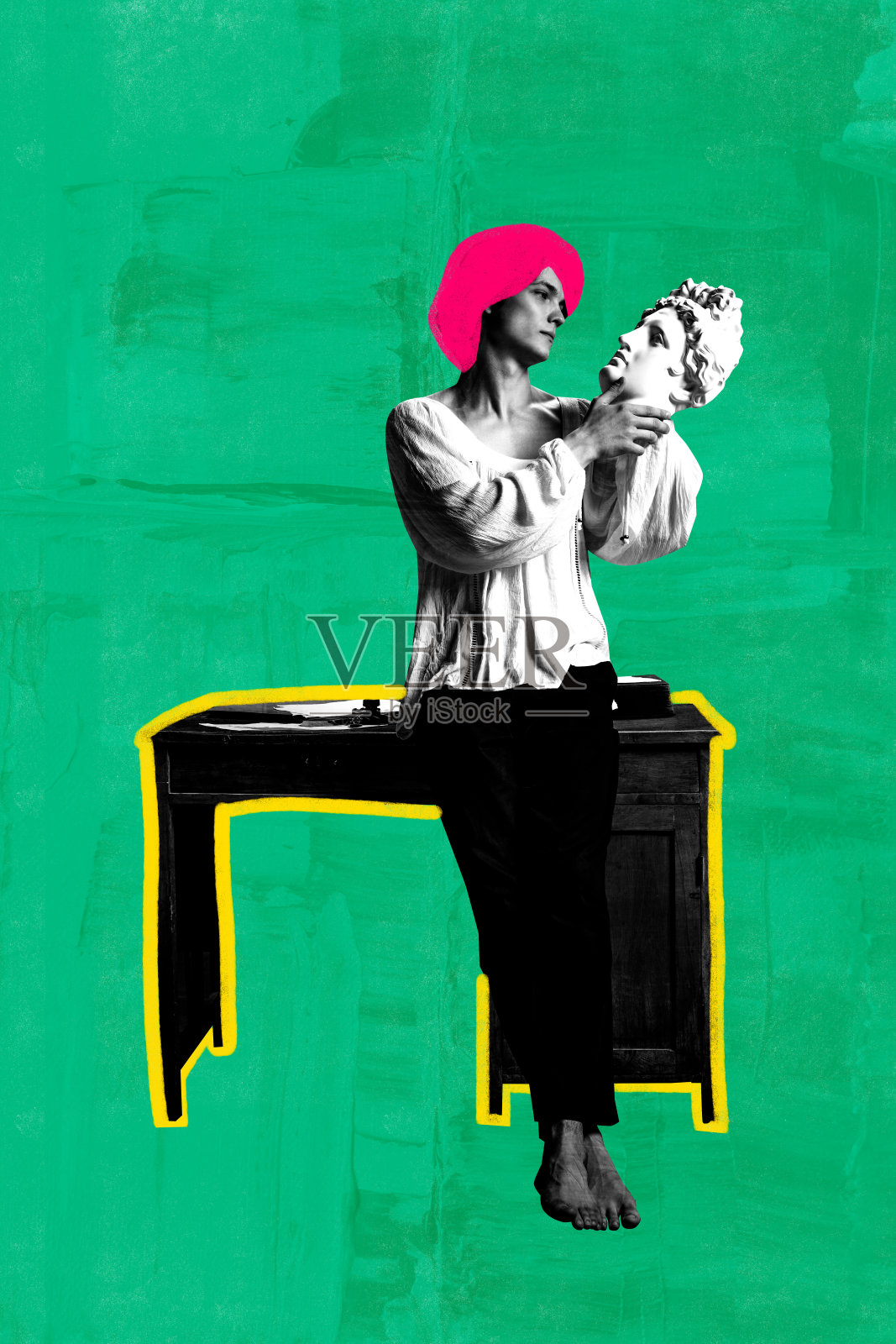 当代艺术拼贴。一名男子身穿老式时装，头戴粉色头饰，双手捧着古典的半身像，背景是充满活力的纹理。照片摄影图片