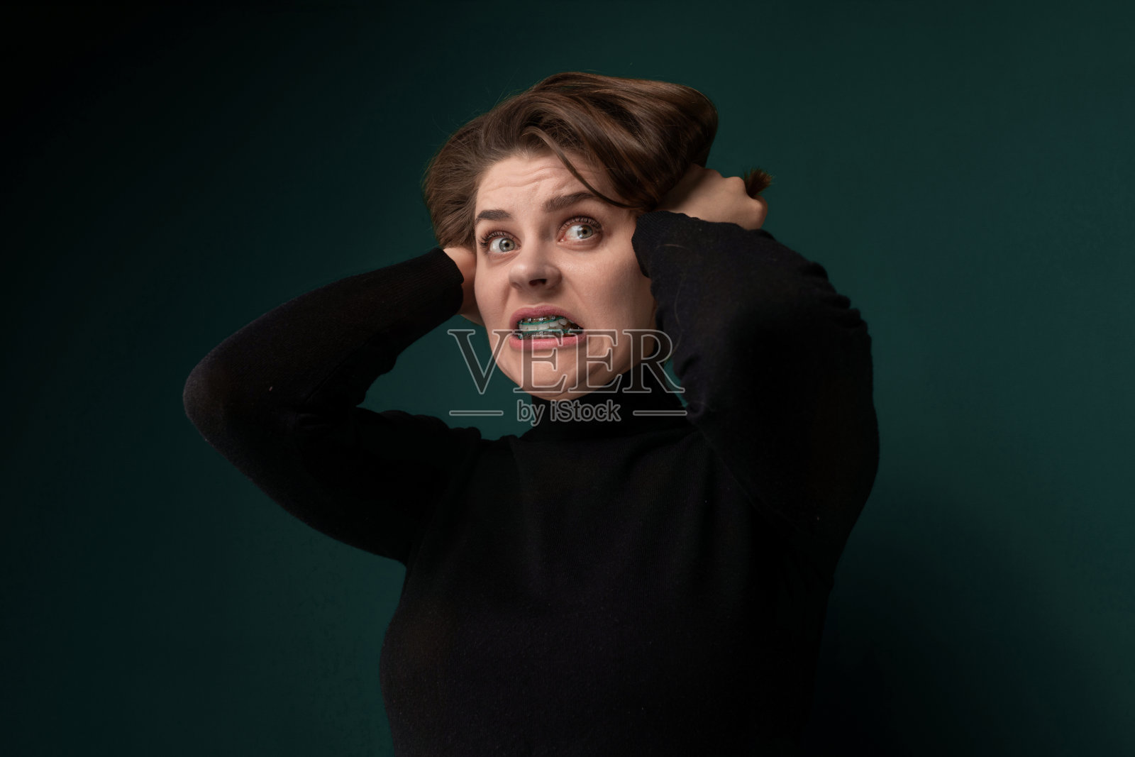 表情惊讶的女人照片摄影图片