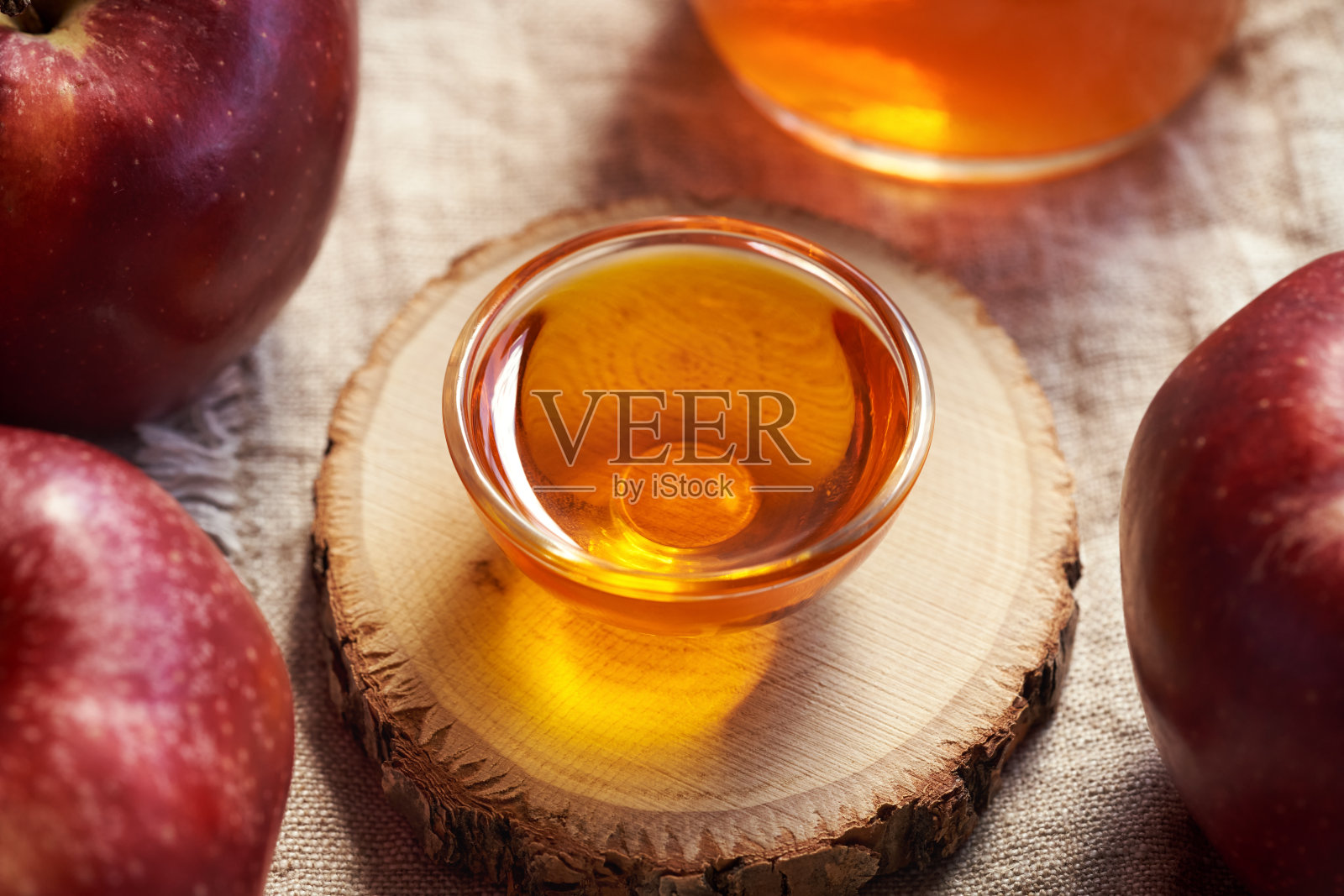 苹果醋——健康的调味品照片摄影图片