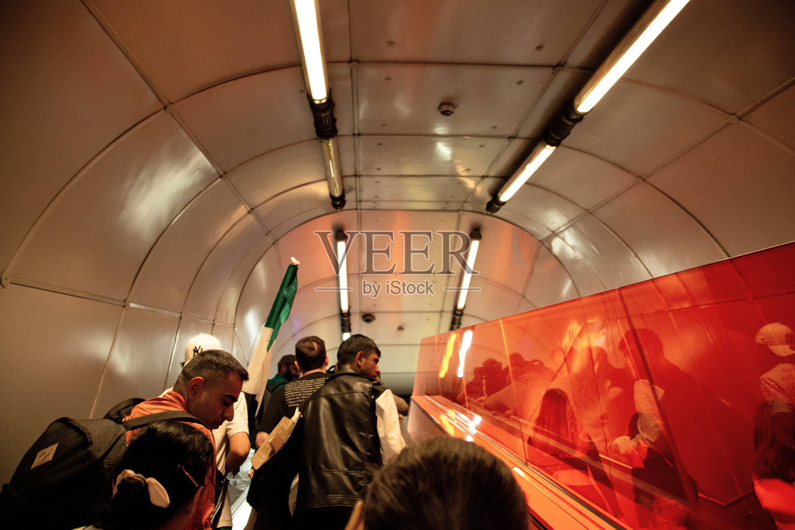 地铁自动扶梯照片摄影图片