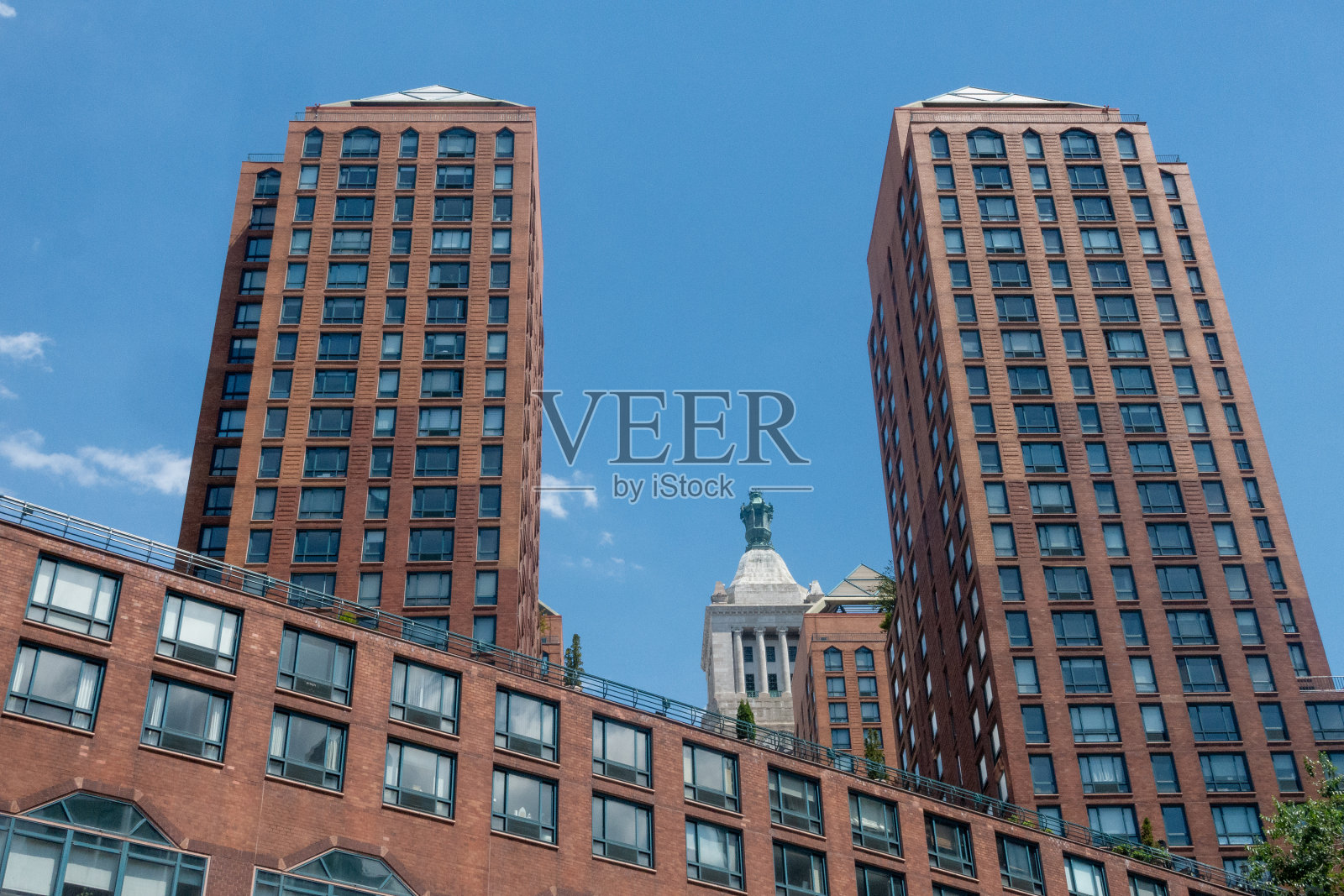 泽肯多夫大厦:矗立在联合广场公园东侧的现代奇迹，拥有四座29层的塔楼，重新定义了曼哈顿的奢华生活。照片摄影图片