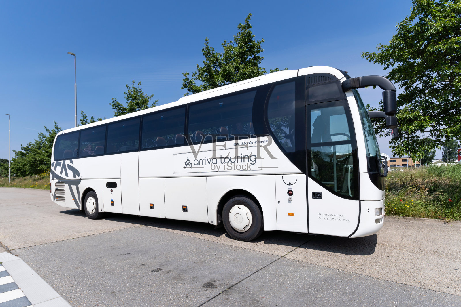 到达旅游男人狮子的教练照片摄影图片