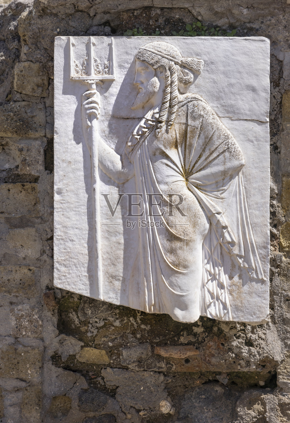 赫库兰尼姆雕刻的罗马海神尼普顿的大理石浮雕照片摄影图片