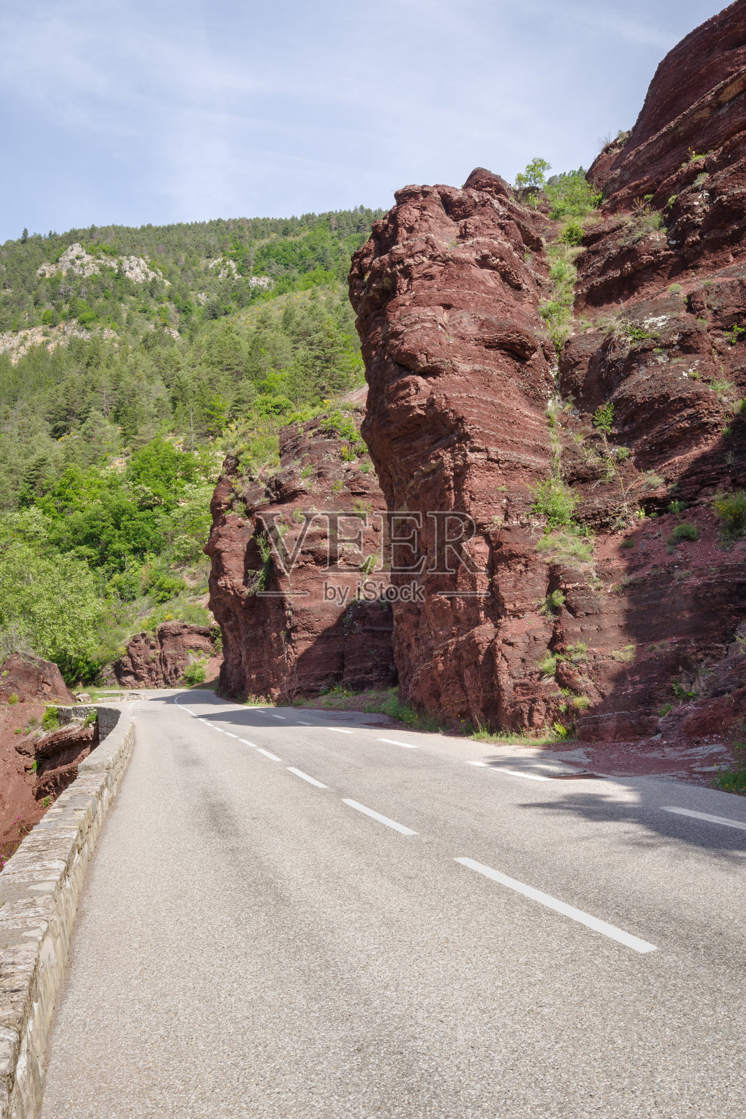 通往法国南部地区自然保护区达路易峡谷的道路照片摄影图片