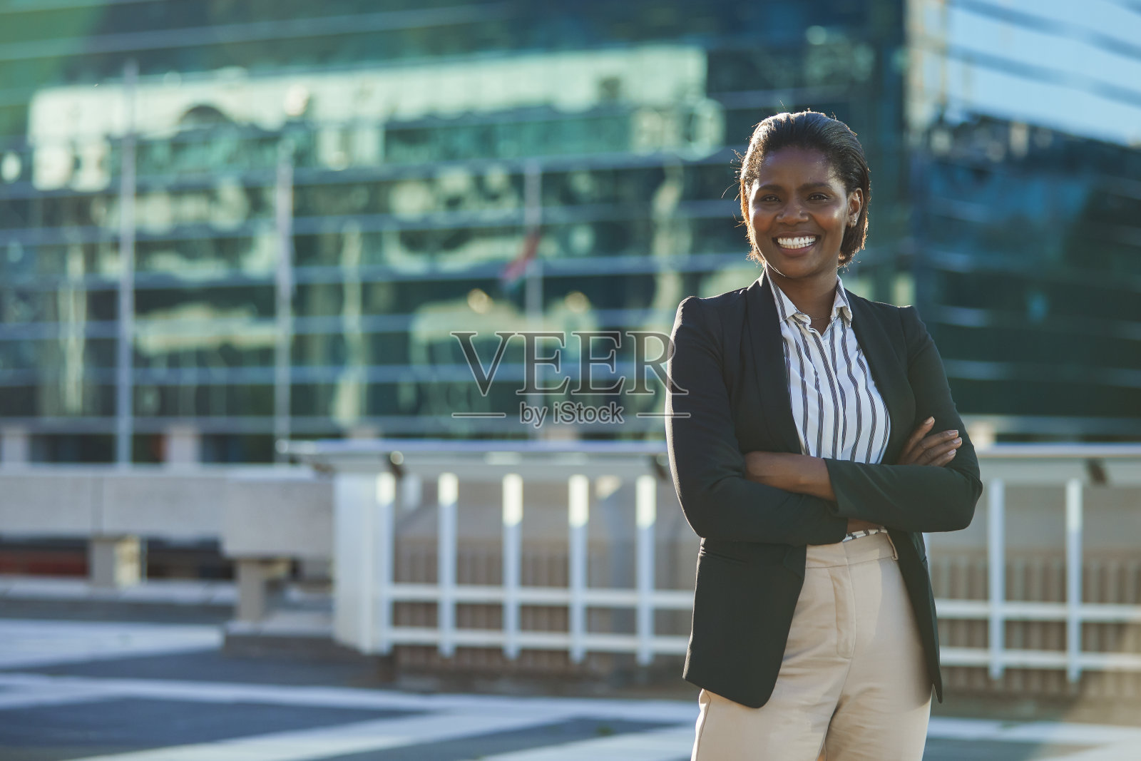 一个美丽的女商人的肖像照片摄影图片