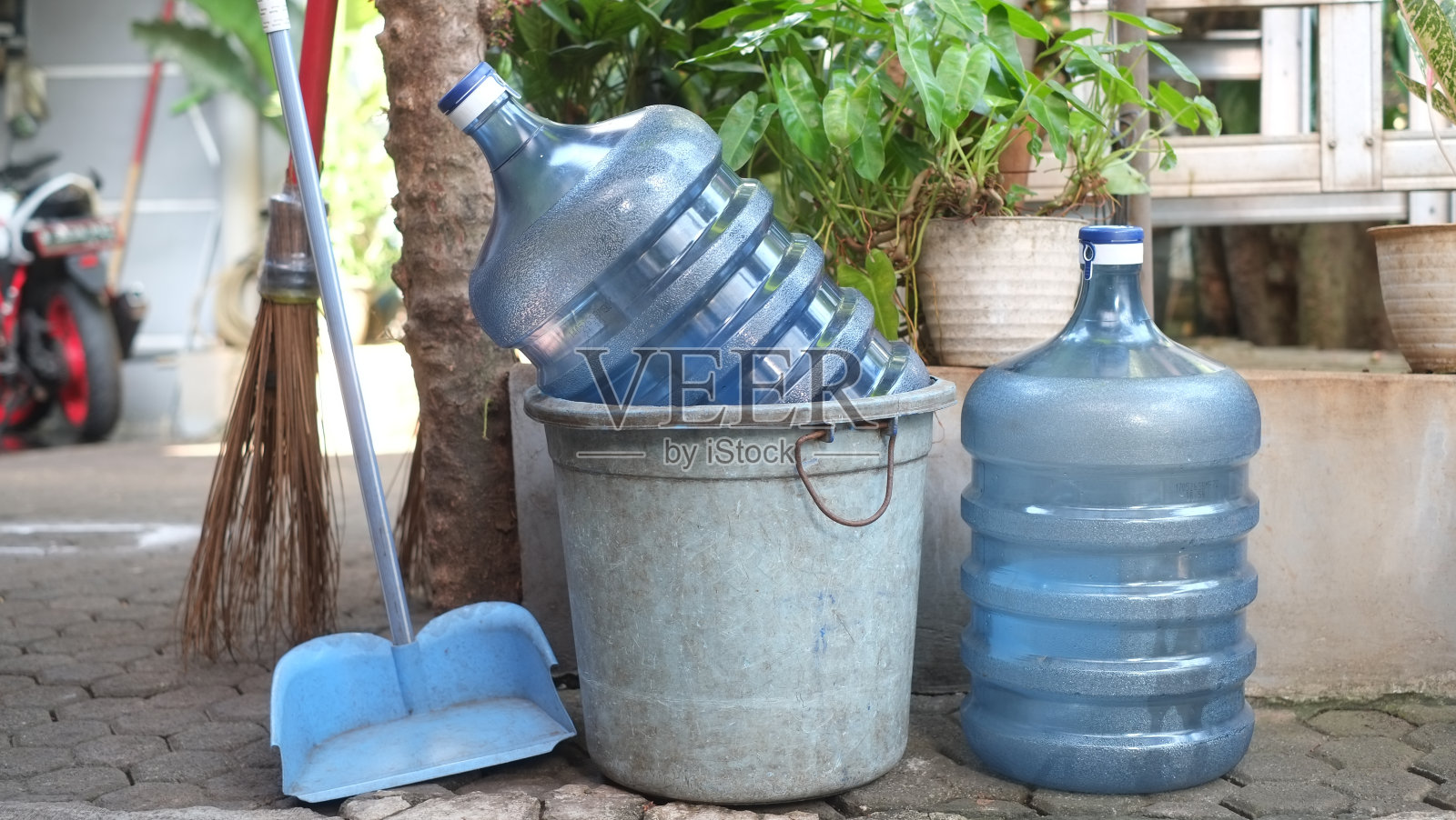 塑料垃圾，回收物品照片摄影图片