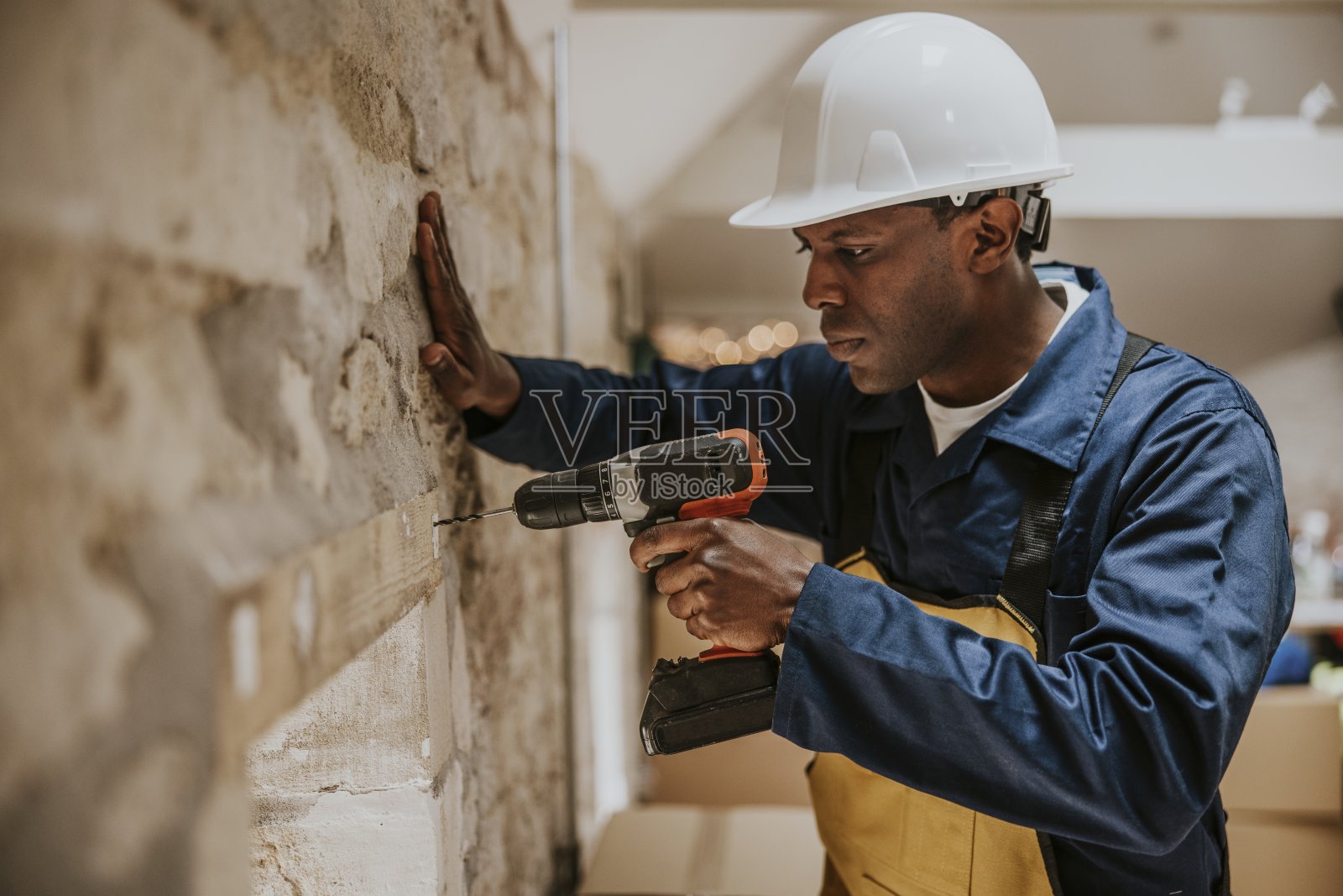 值班的家庭建筑工人照片摄影图片
