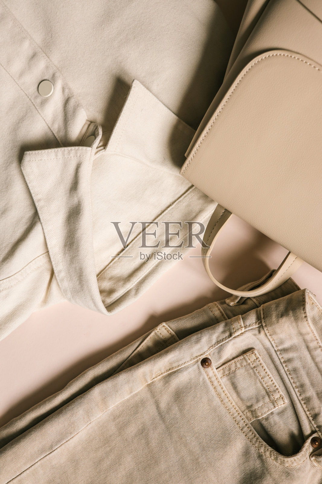 时尚的米色女装，俯视图照片摄影图片