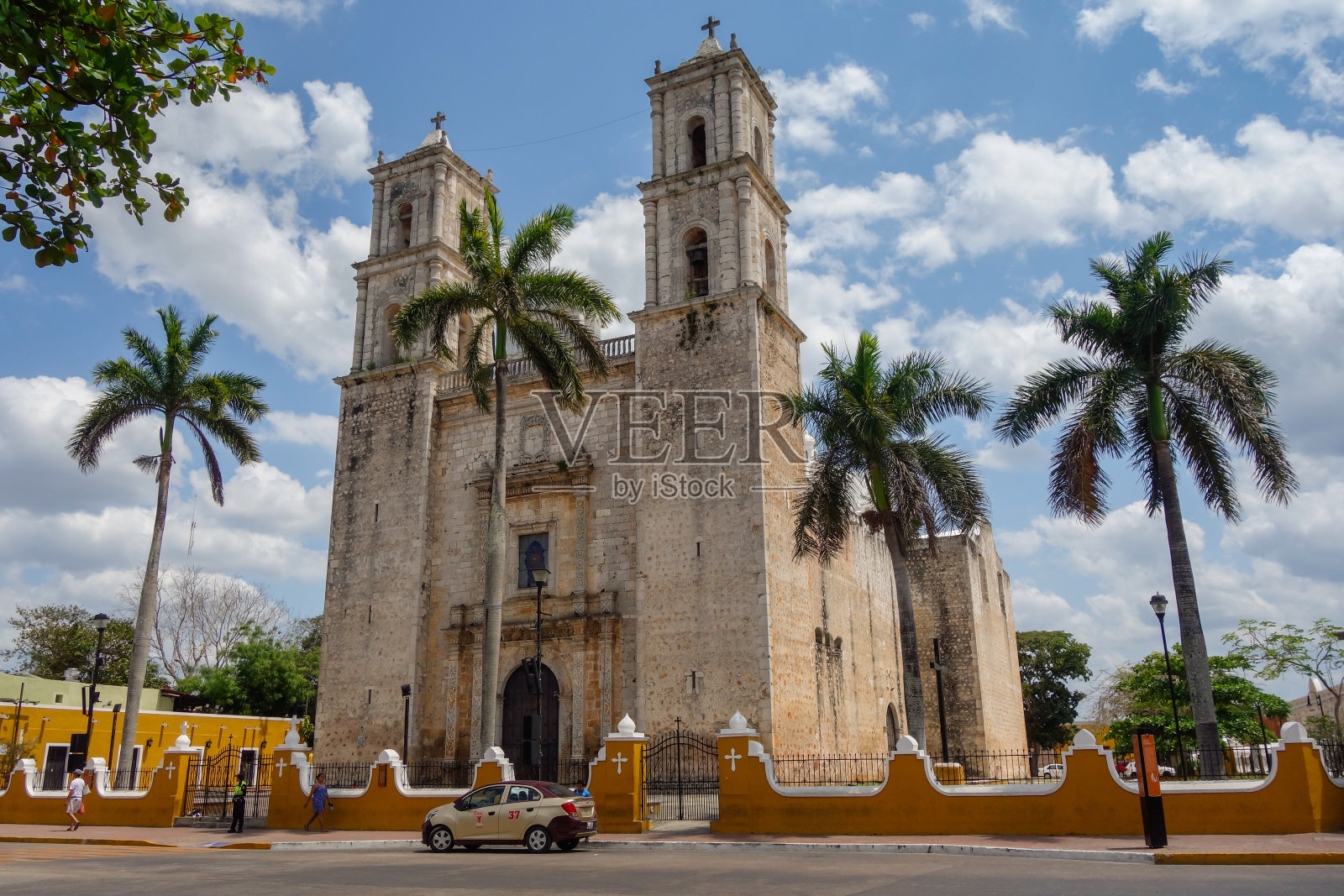 墨西哥,巴利亚多利德:城市中心广场的景色照片摄影图片