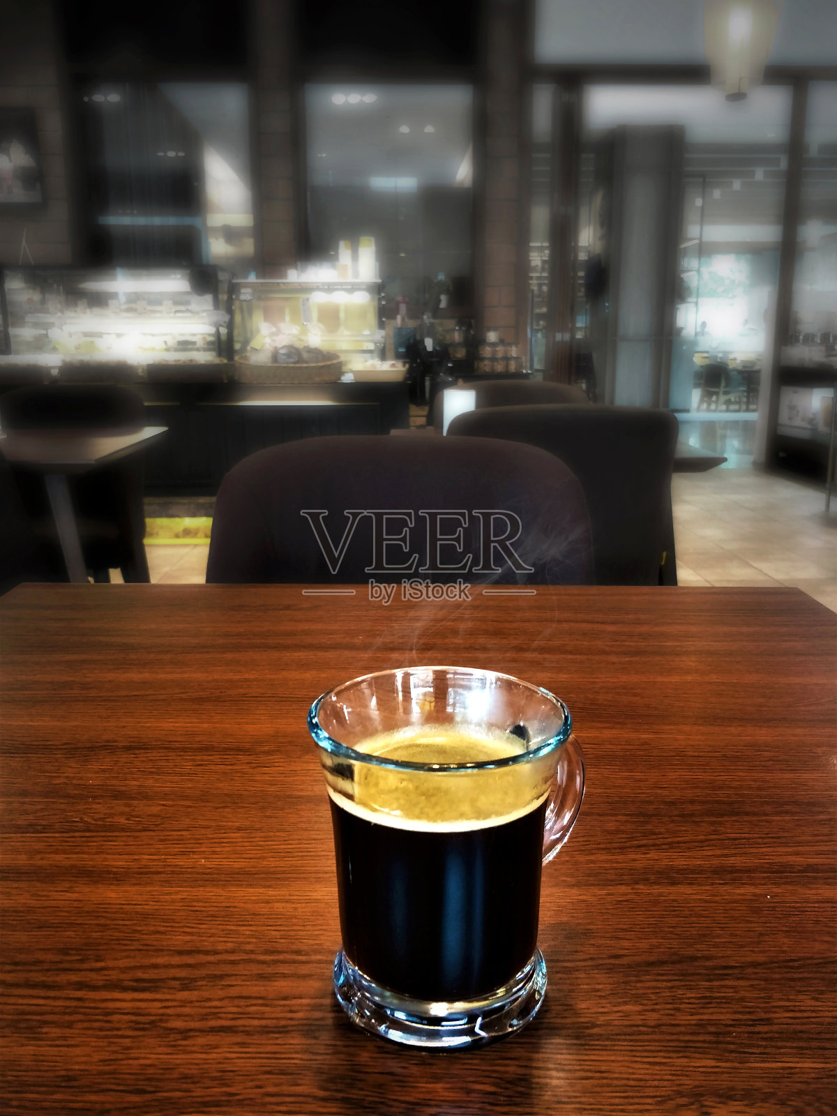 桌上的咖啡杯，咖啡时间，空的空间…照片摄影图片