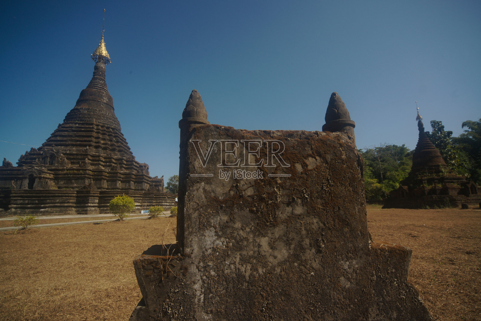 释迦牟尼塔建于1629年，高35米，底座像一座封闭的宝塔。建筑风格介于缅甸和掸邦风格之间。照片摄影图片