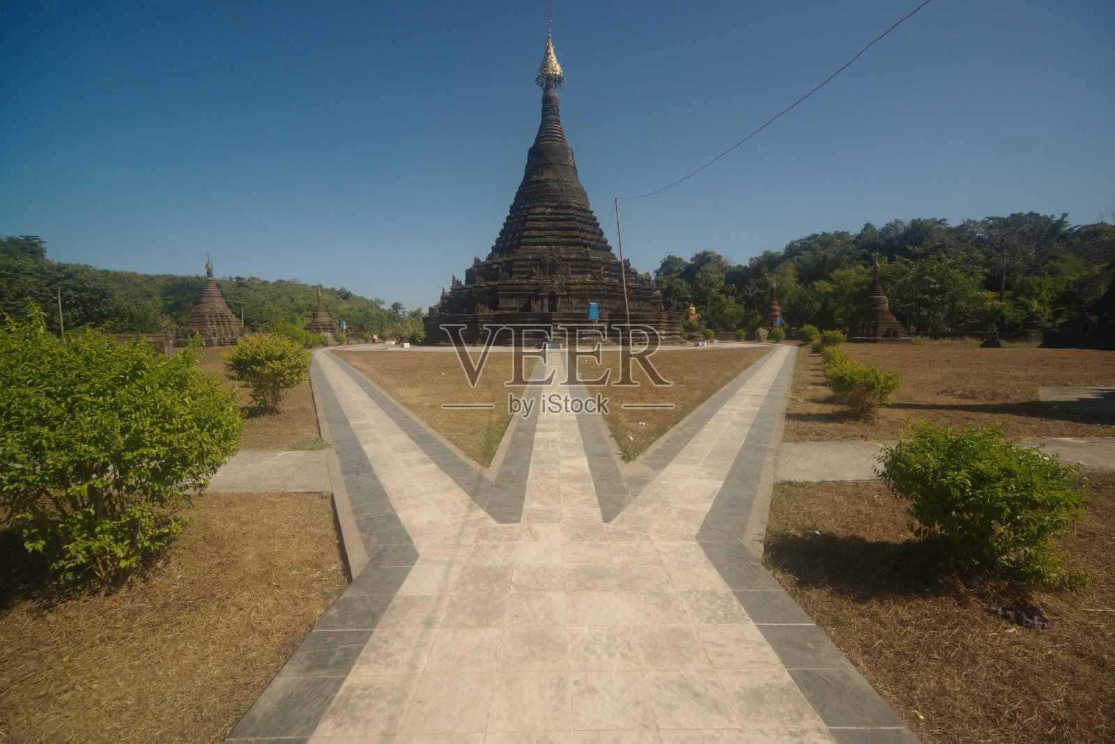 释迦牟尼塔建于1629年，高35米，底座像一座封闭的宝塔。建筑风格介于缅甸和掸邦风格之间。照片摄影图片