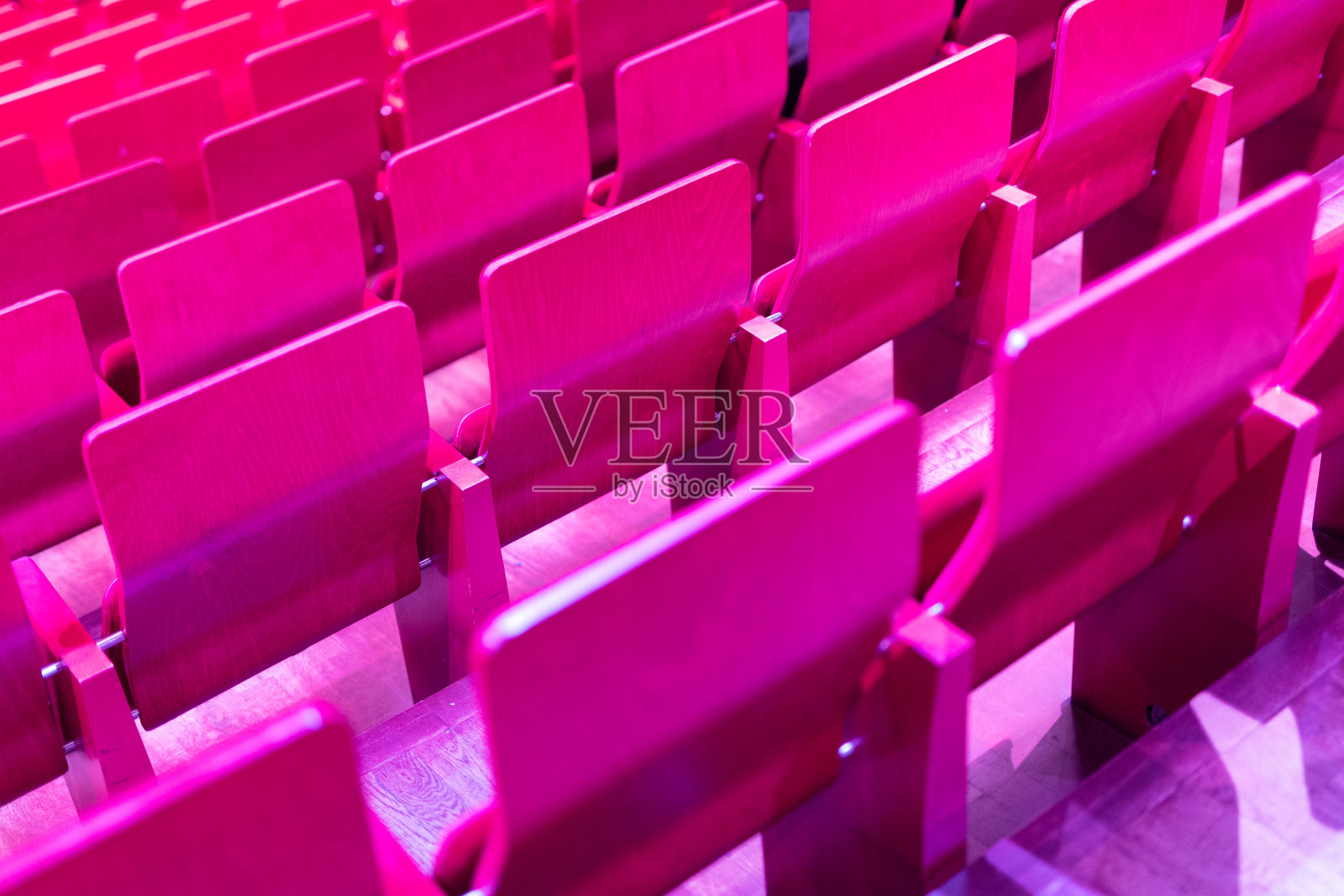 粉色观众椅照片摄影图片