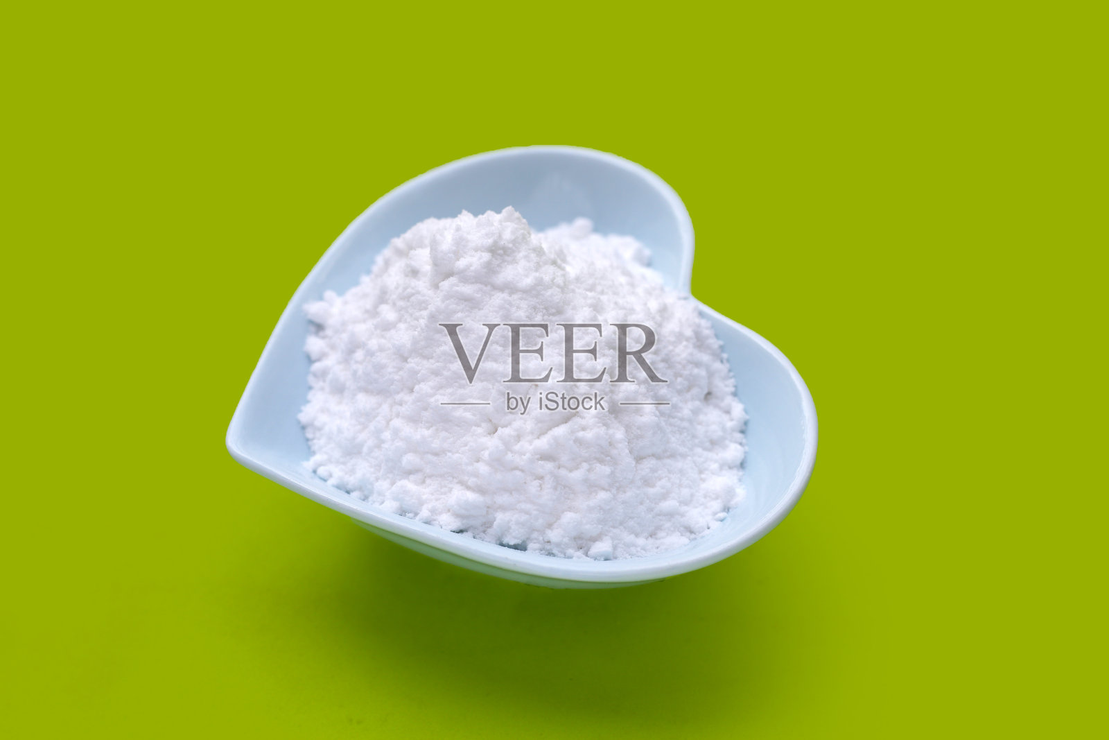 一碗小苏打，碳酸氢钠粉照片摄影图片