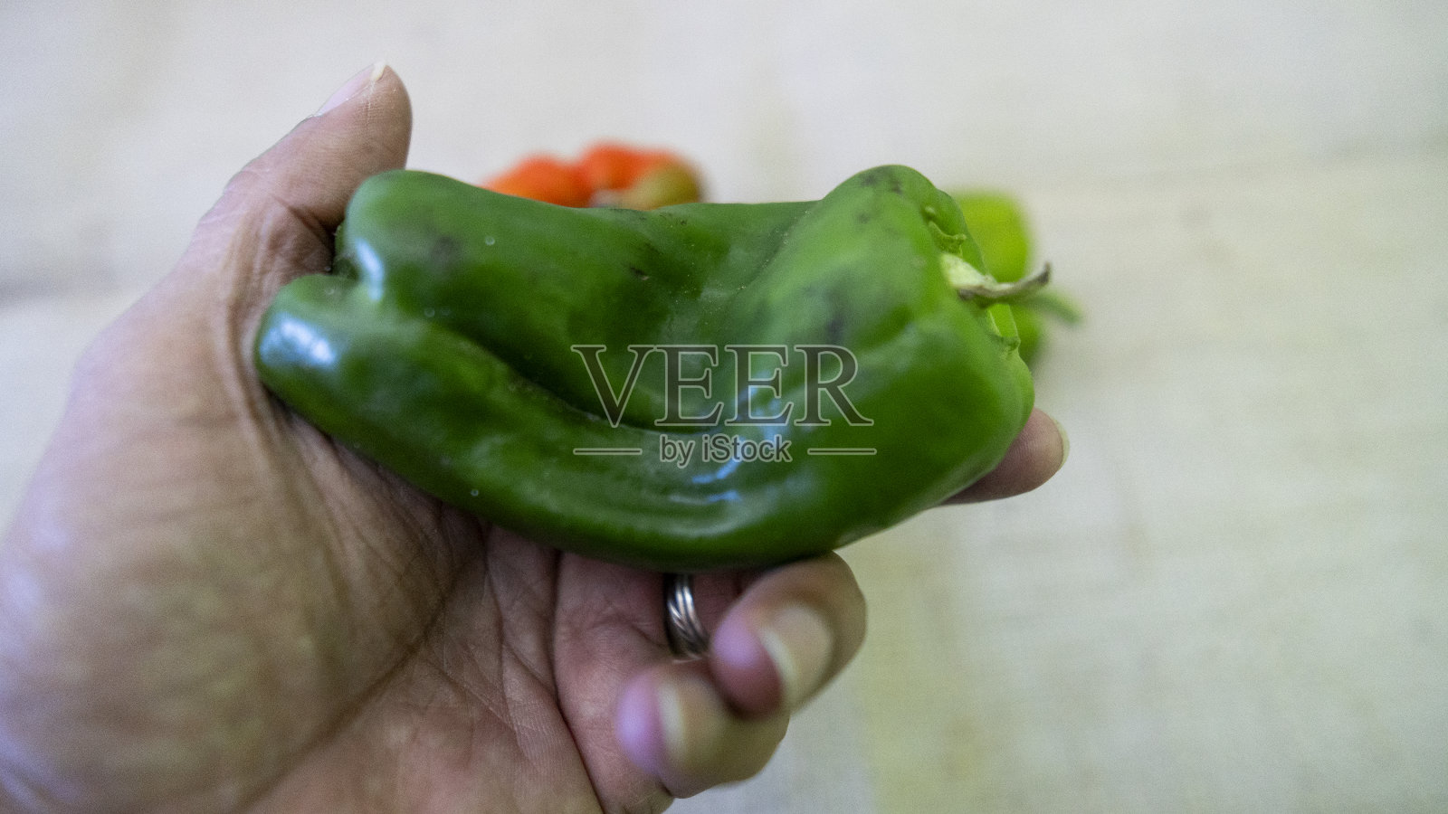 红椒和青椒突出蔬菜照片摄影图片