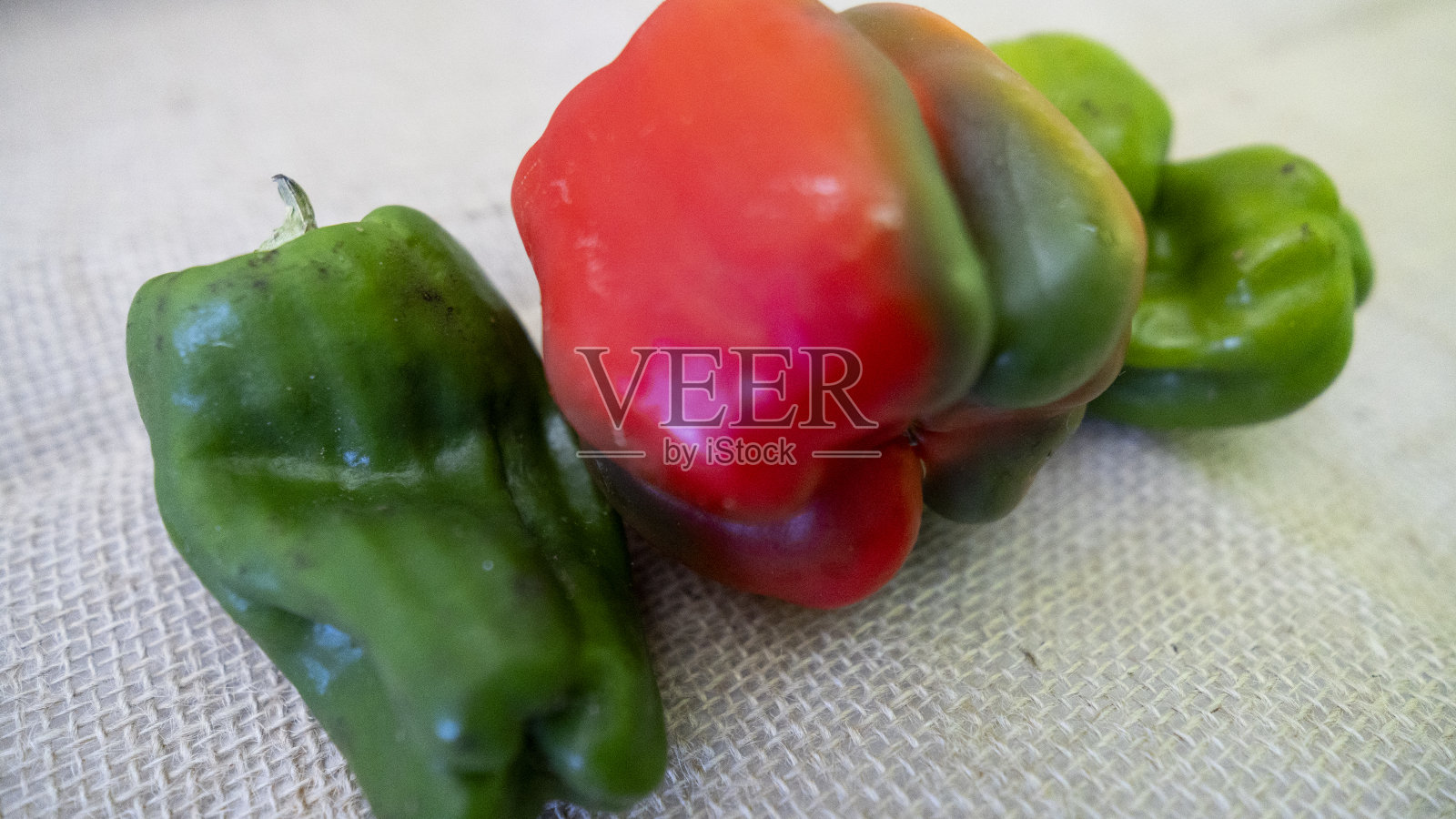 红椒和青椒突出蔬菜照片摄影图片