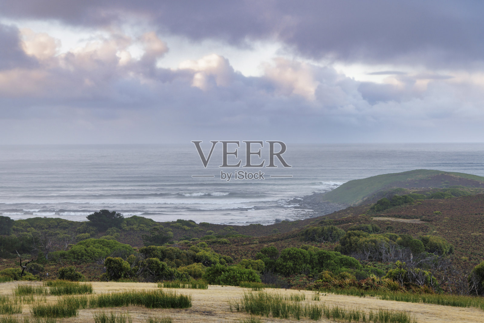 清晨，多云湾，布朗尼岛，塔斯马尼亚，澳大利亚照片摄影图片