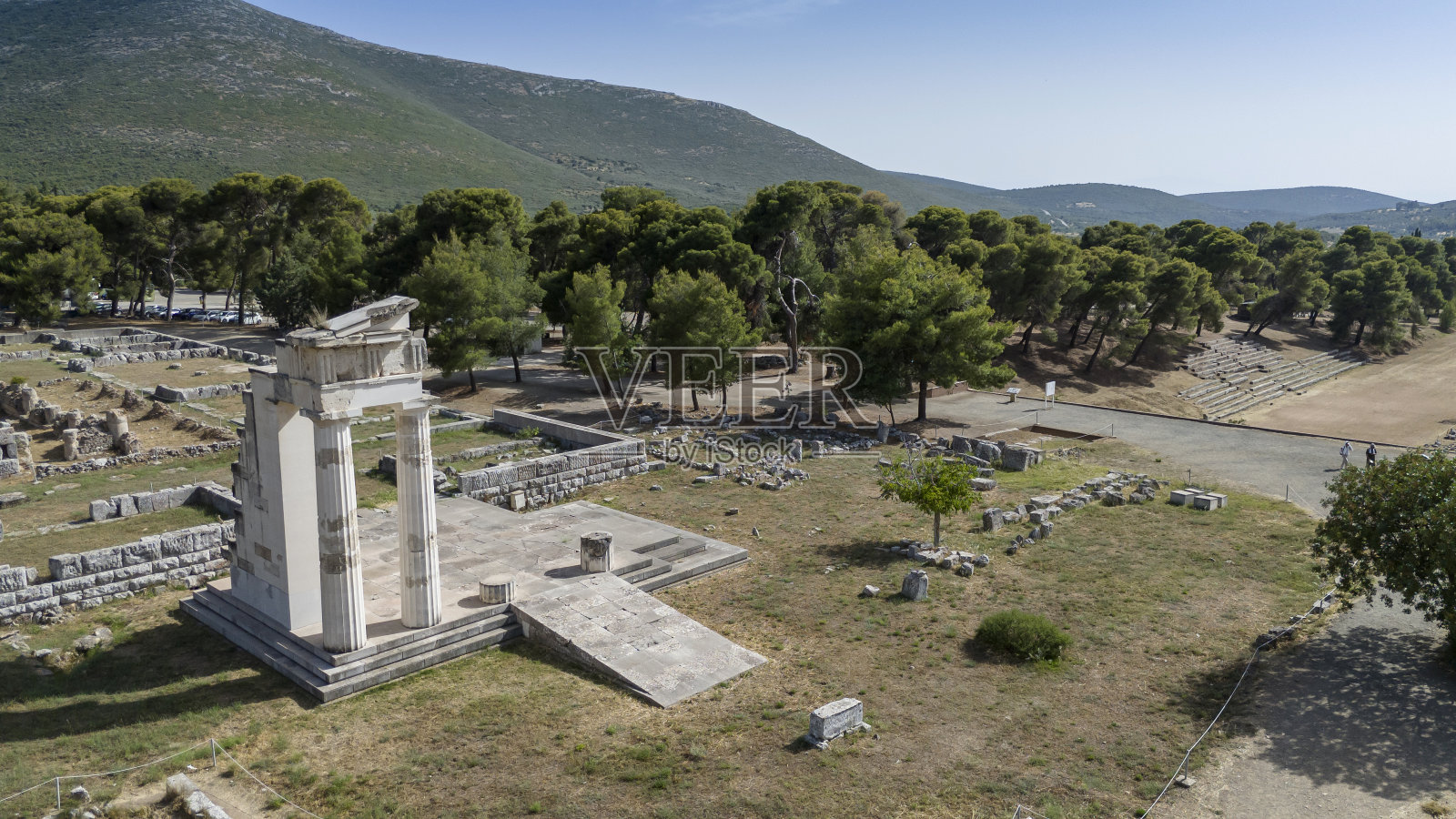 埃皮达鲁斯古剧院是位于希腊古城埃皮达鲁斯的一座剧院，是为纪念古希腊医神阿斯克勒庇俄斯而建的。照片摄影图片