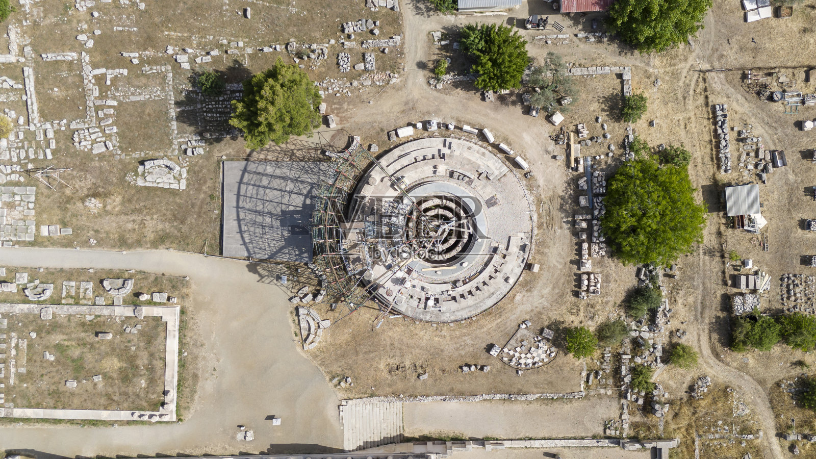 埃皮达鲁斯古剧院是位于希腊古城埃皮达鲁斯的一座剧院，是为纪念古希腊医神阿斯克勒庇俄斯而建的。照片摄影图片