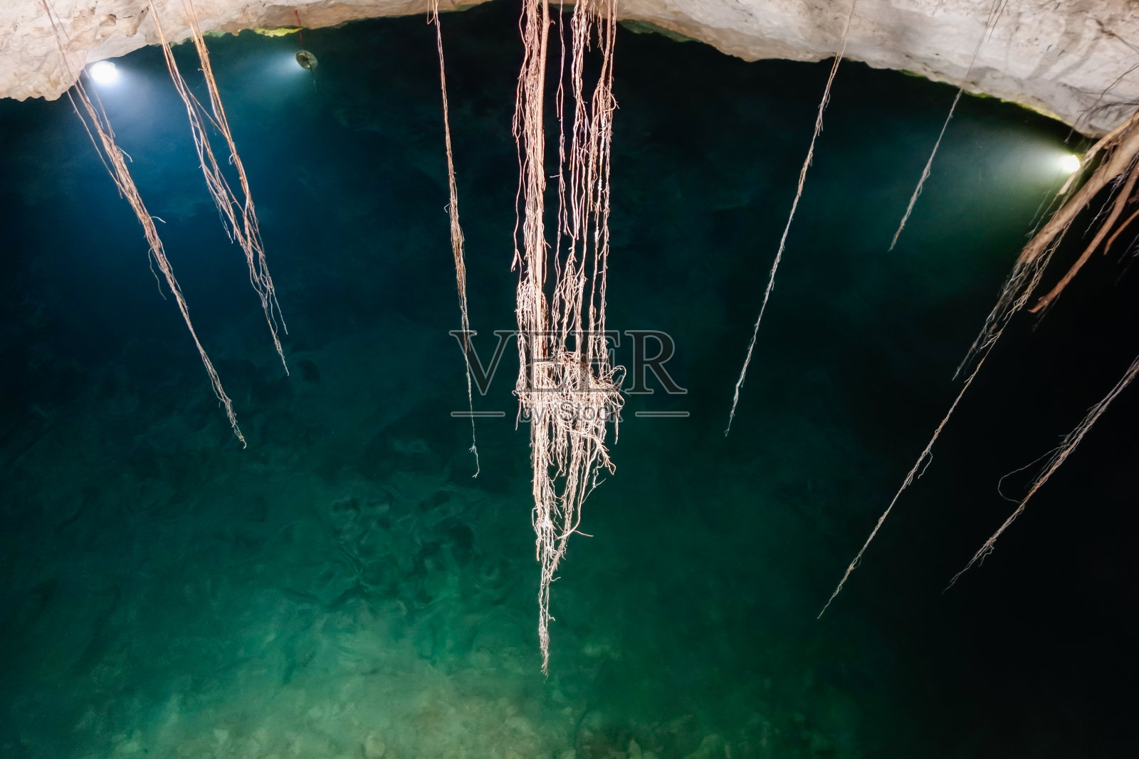 墨西哥霍蒙圣芭芭拉天然天然清澈水池照片摄影图片