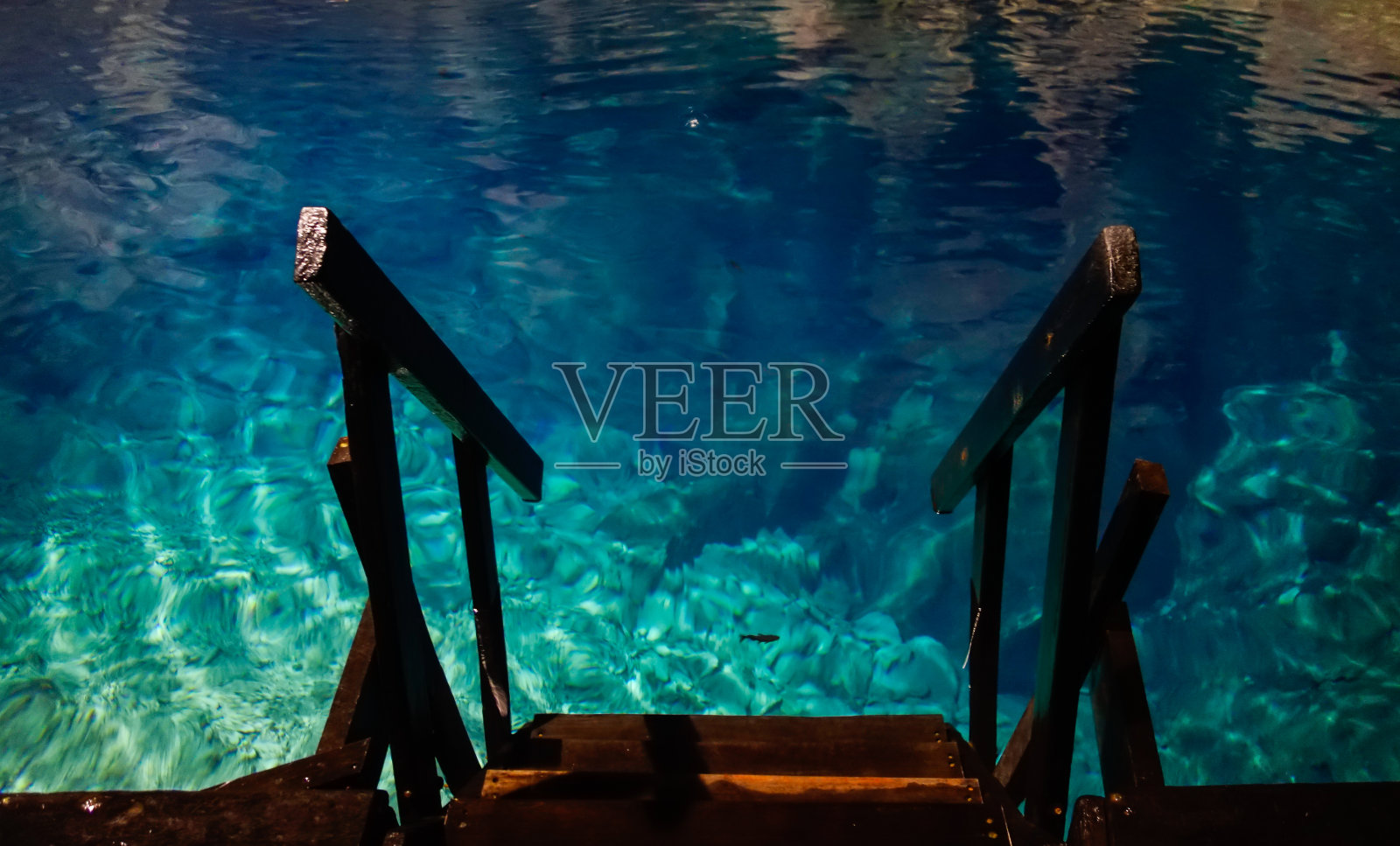 令人难以置信的天然池塘清澈的天然水坑在科巴，墨西哥照片摄影图片