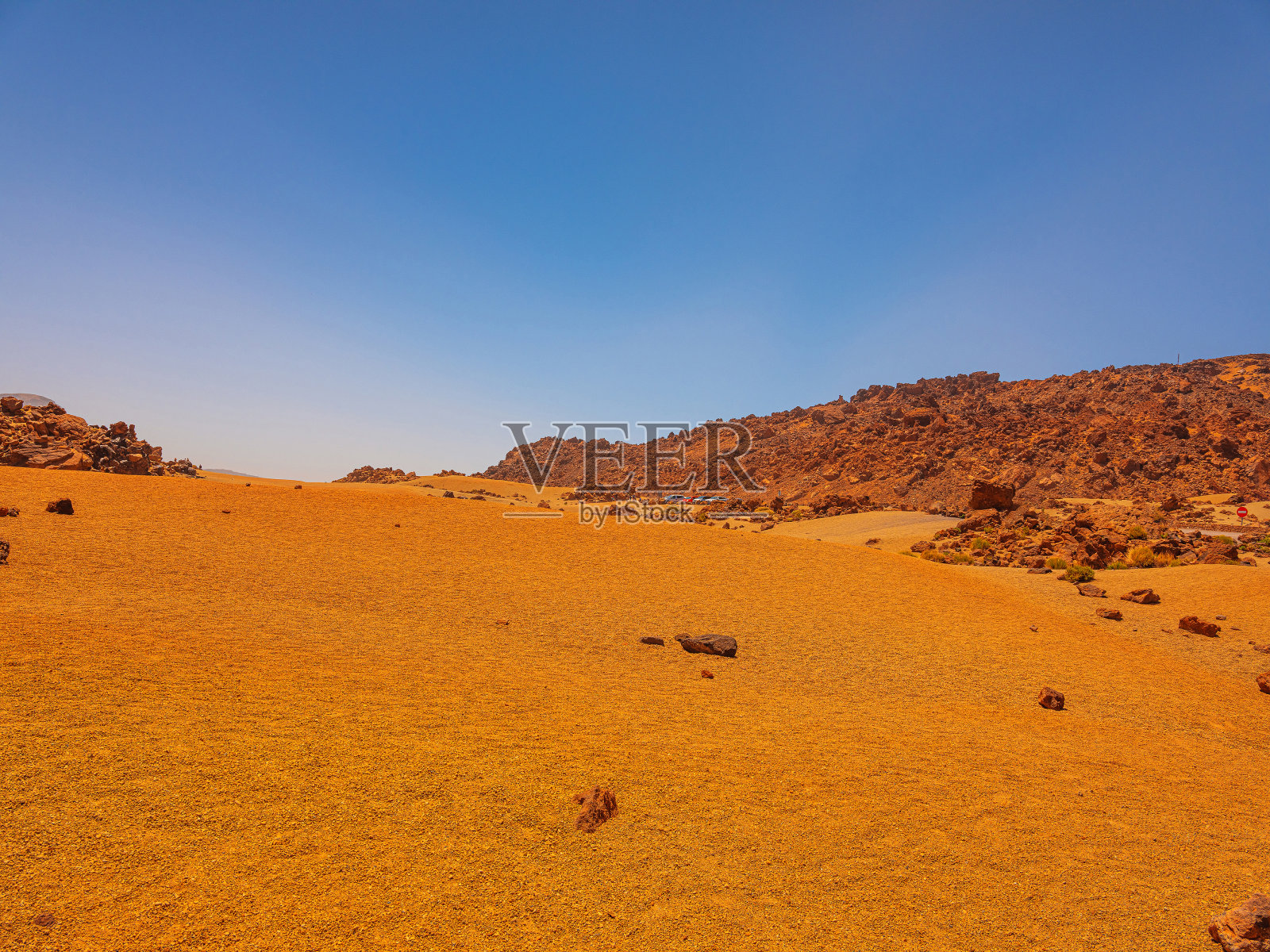 在特内里费岛有许多红色的岩石和美丽的山景背景照片摄影图片