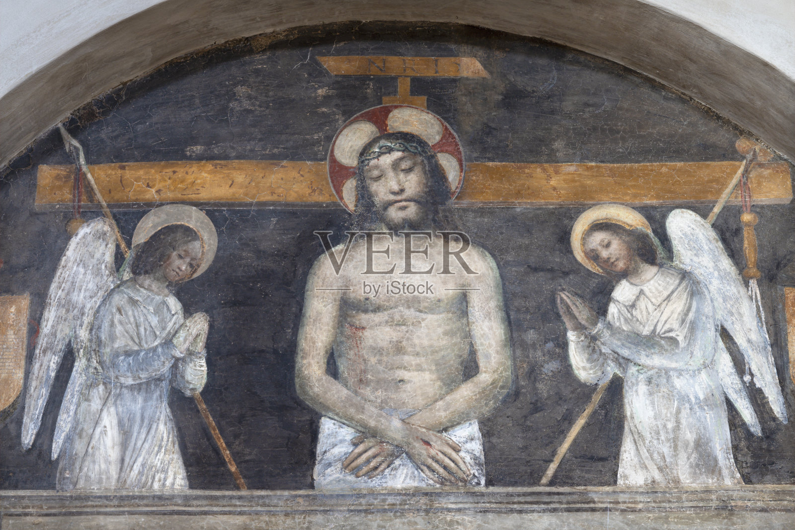 米兰——圣洛伦佐大教堂内天使中间的死亡基督壁画照片摄影图片