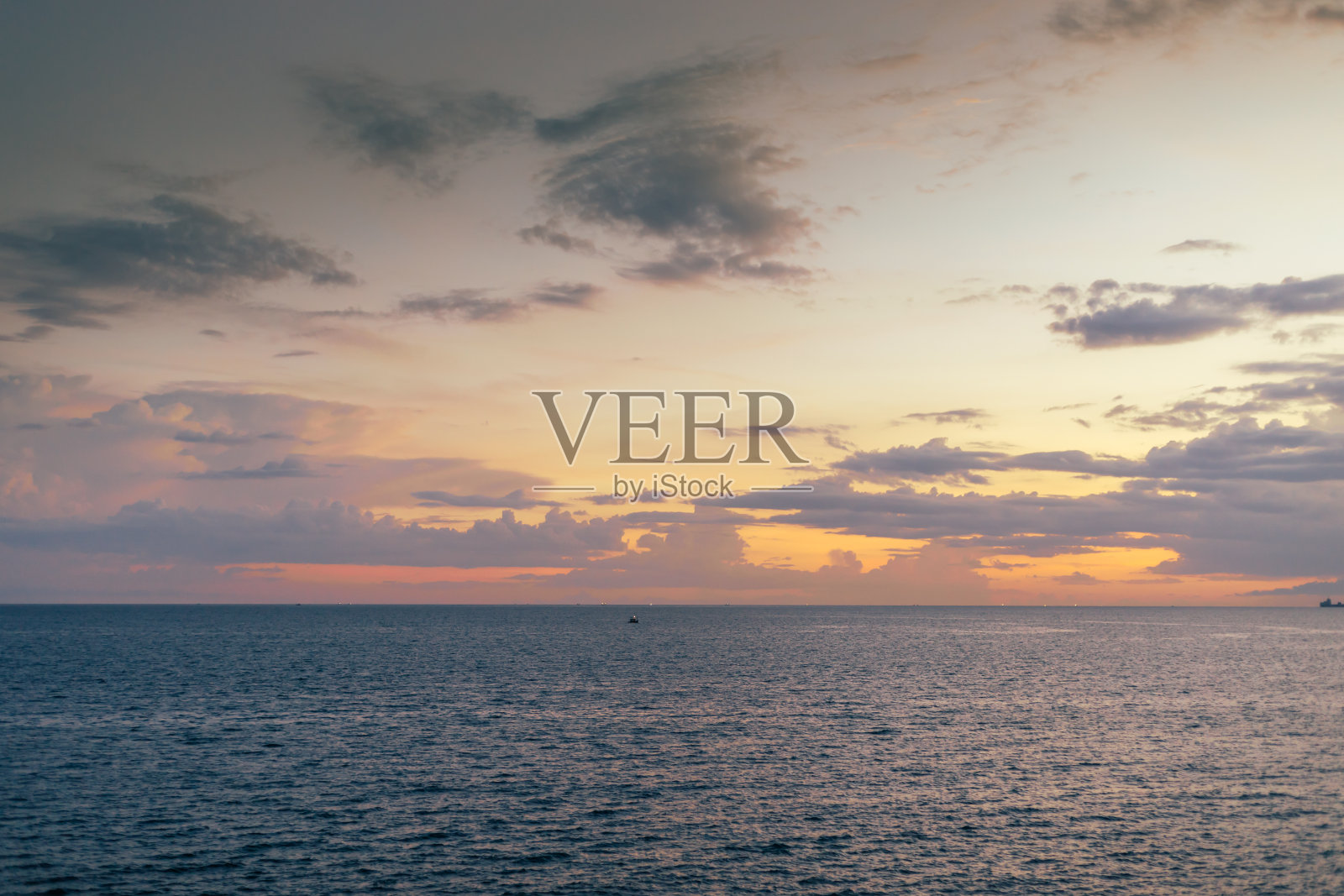 海边的日落照片摄影图片