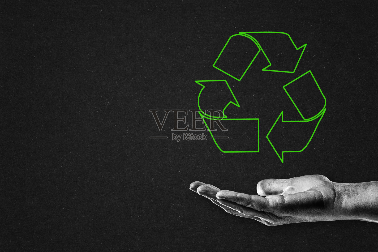 有回收标志的手照片摄影图片