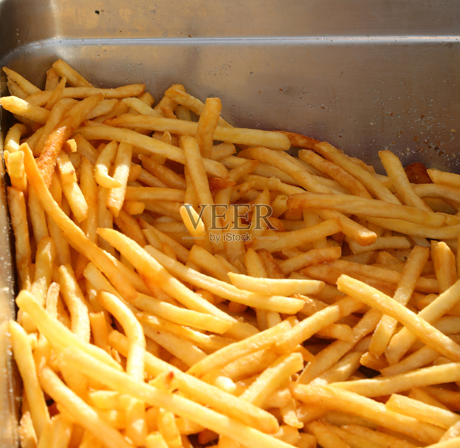 刚在热油里煎过的脆脆薯条照片摄影图片