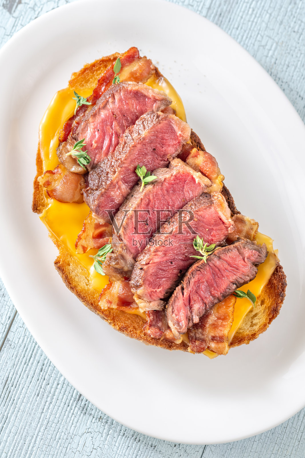 培根牛排烤面包照片摄影图片