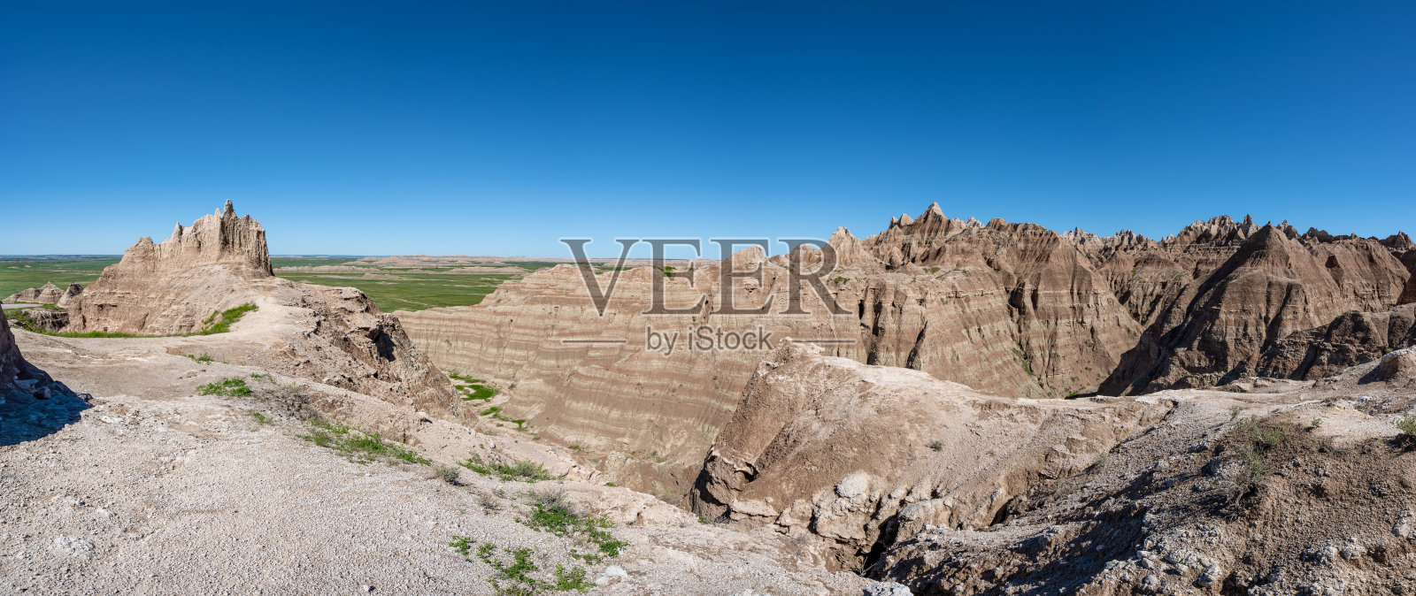 美丽的地质岩层周围的化石展览径在美国南达科他州的荒地国家公园照片摄影图片